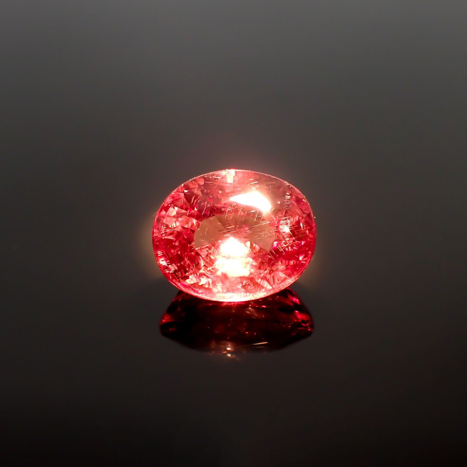 カラーシフトマラヤガーネット(宝石名ガーネット)タンザニア産 1.48ct 識別済[220115003]7x5.8mm前後