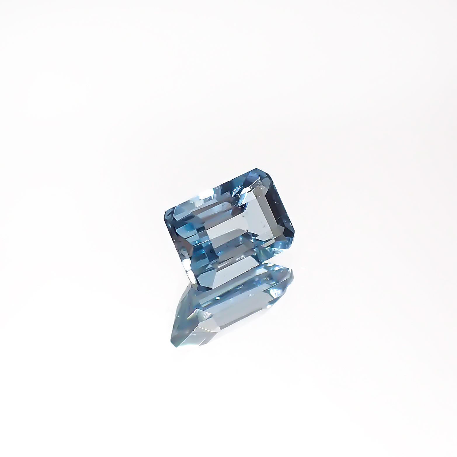 アクアマリン サンタマリアカラー ナイジェリア/マダガスカル産 0.59ct[240225974]6x3.9mm前後