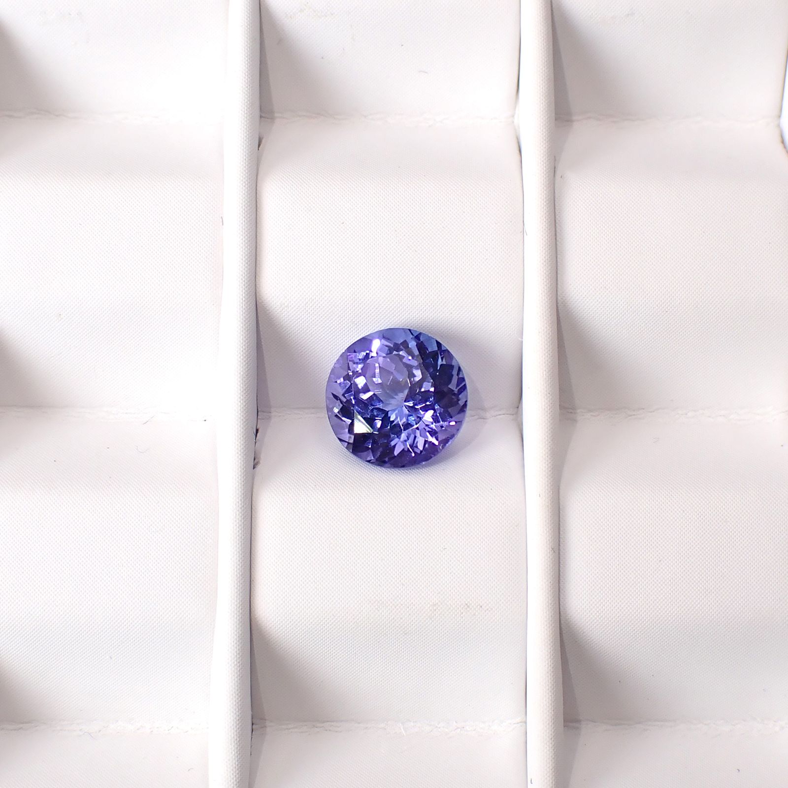 タンザナイト(宝石名タンザナイト)タンザニア産 識別済 1.62ct / 7x7mm前後 [251031240]