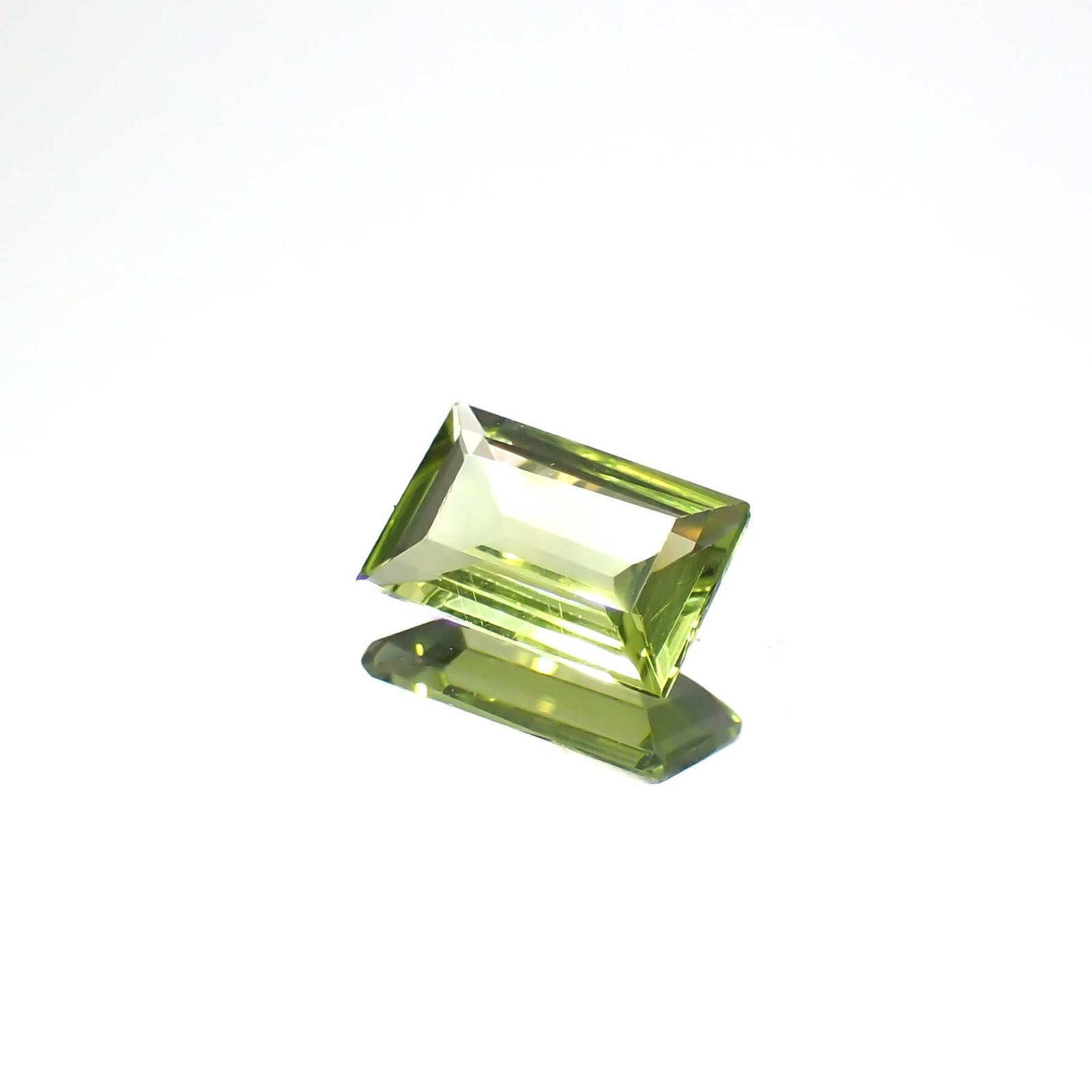 グリーンエンスタタイト(宝石名グリーン・エンスタタイト)カメルーン産 0.75ct 識別済[240125621]7.7x4.4mm前後