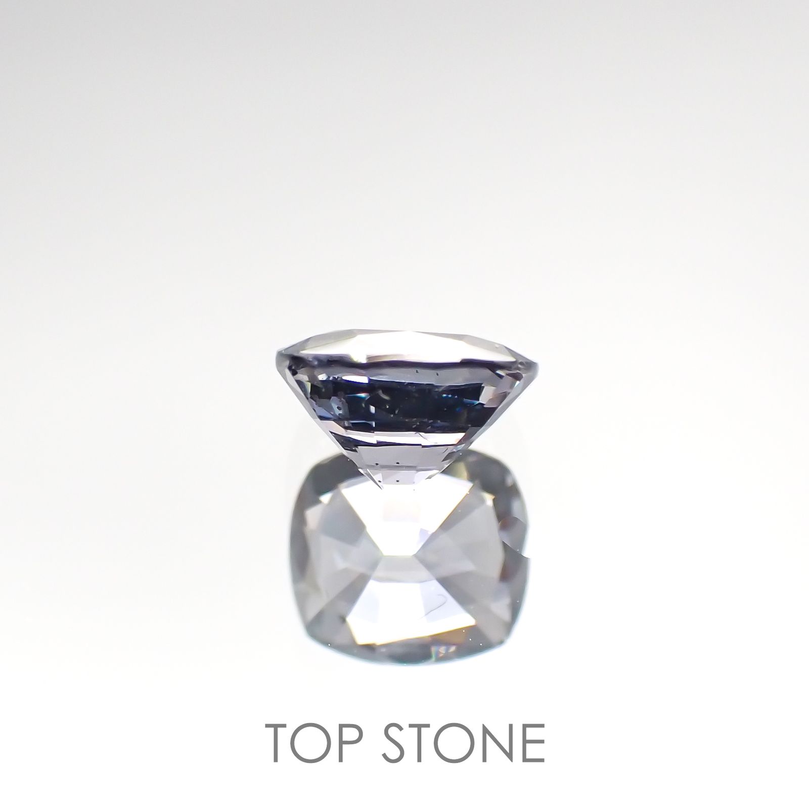 プラチナスピネル ビルマ産 ルース 0.74ct[210812845]5.5×5.1mm前後
