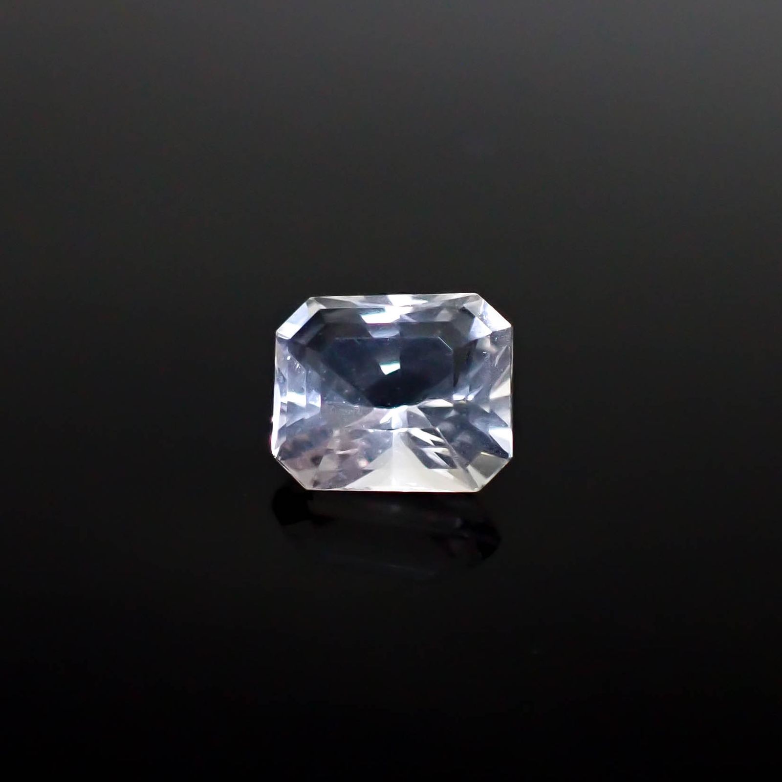 カラーレスフローライト フルオレッセンス イギリス産 1.98ct [250430161]7.6x6.4mm前後