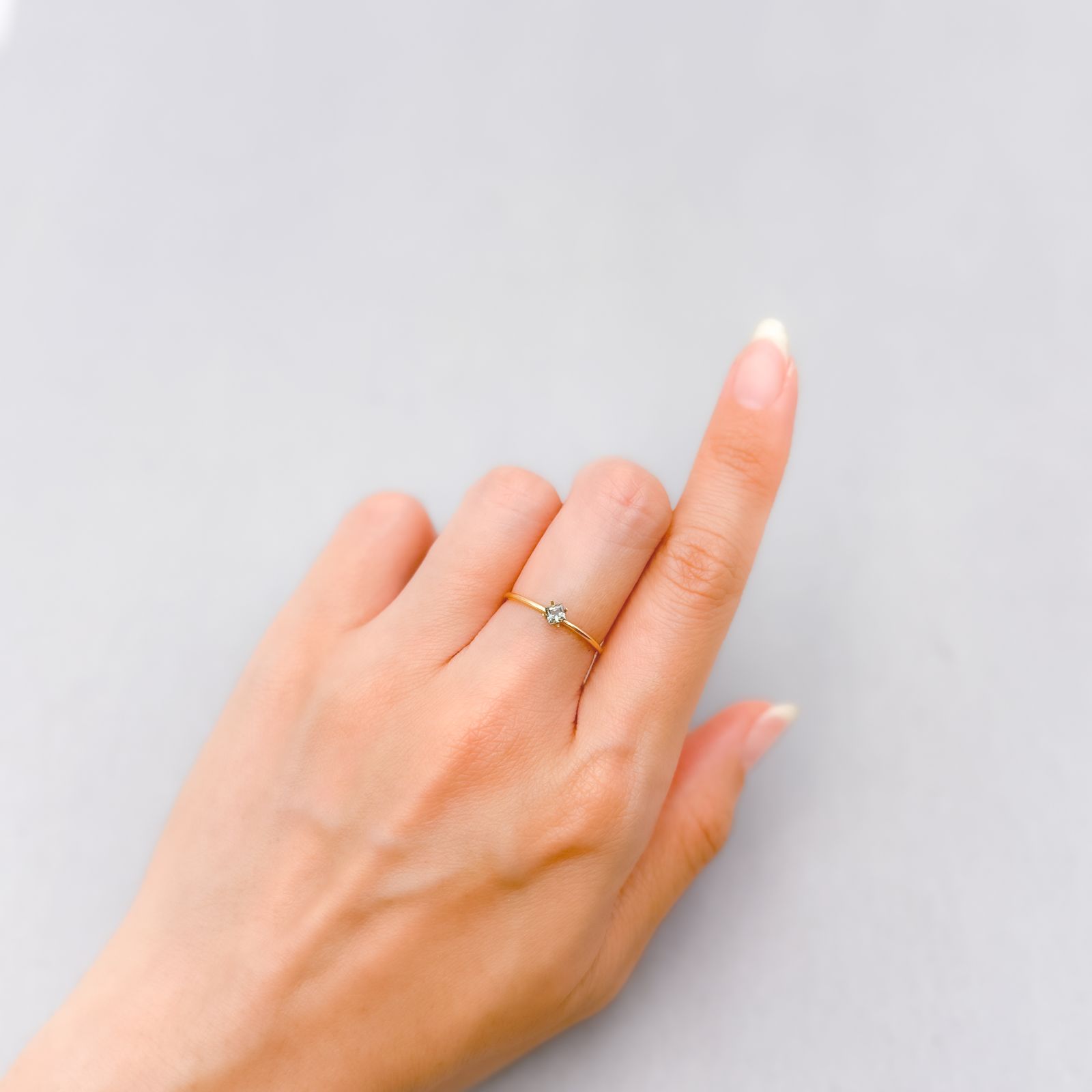 ◇プリンセスカット◇アレキサンドライト ブラジル産/EmeraldMain社製 0.12ct [250330063]2.8x2.8mm前後