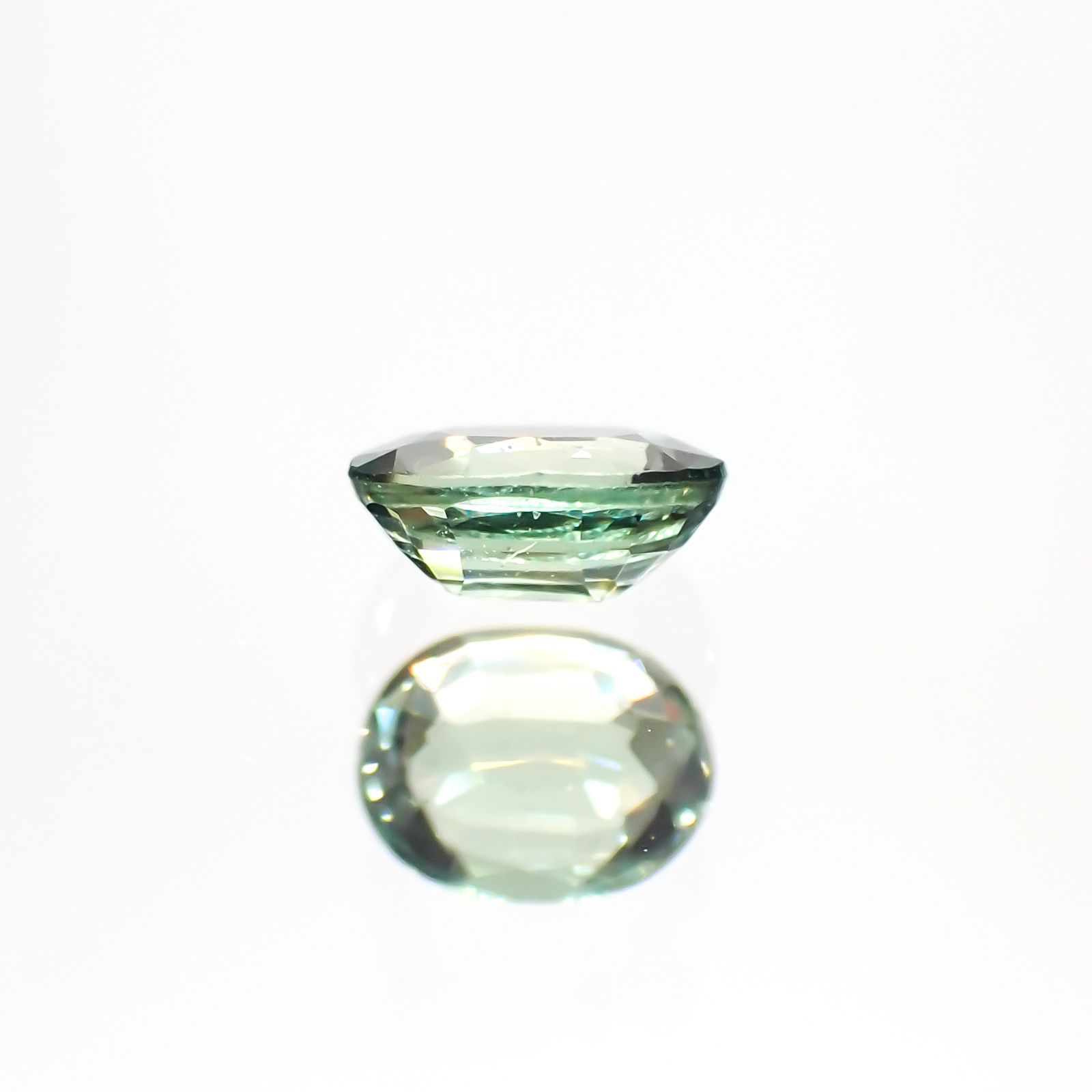 アレキサンドライト(宝石名アレキサンドライト) マダガスカル産 0.254ct ソ付(彩珠)[20106998]4.3×3.3mm前後