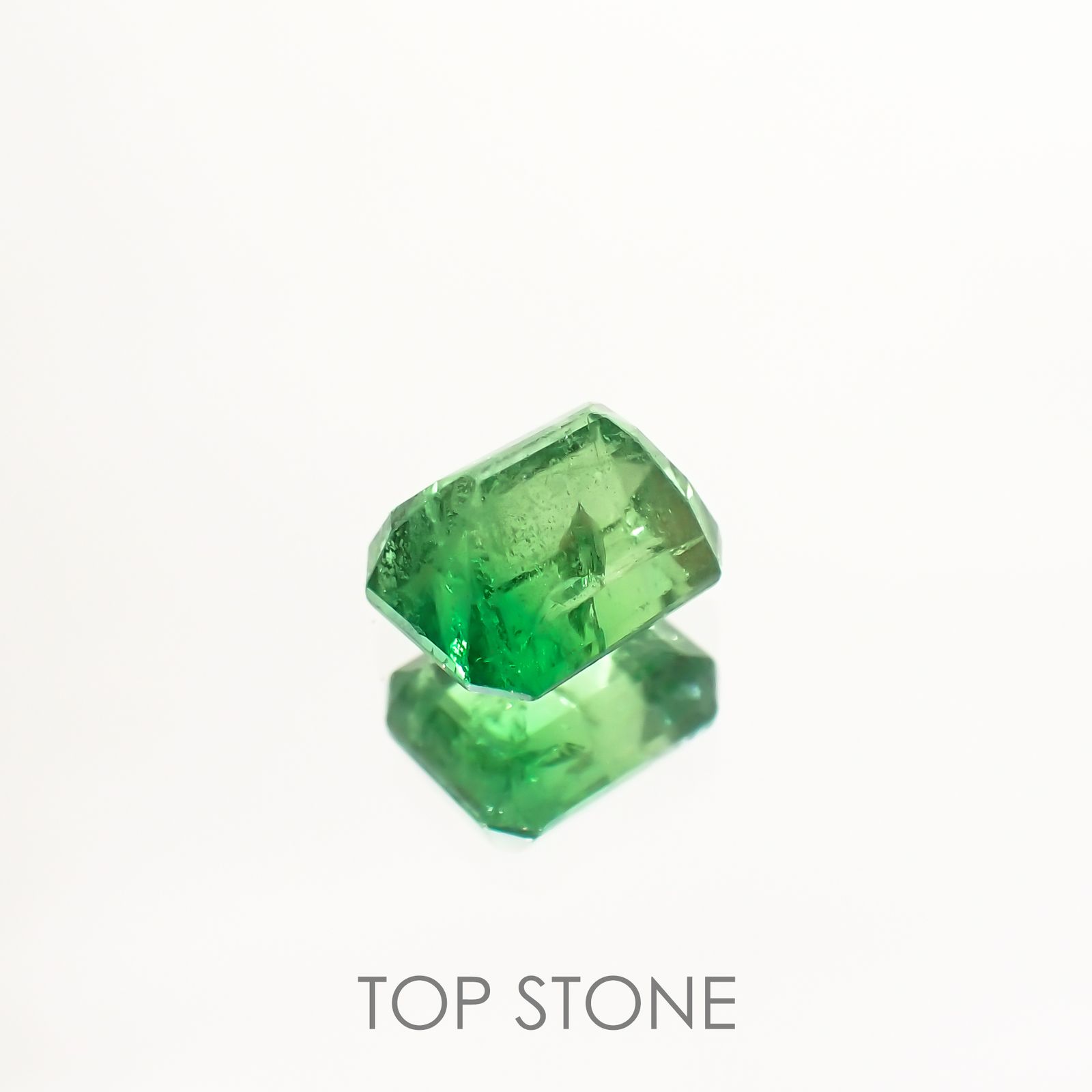 バイカラーツァボライト(宝石名グリーン グロッシュラー・ガーネット) タンザニア産 1.83ct 識別済[210711917]6.7×5.5mm前後