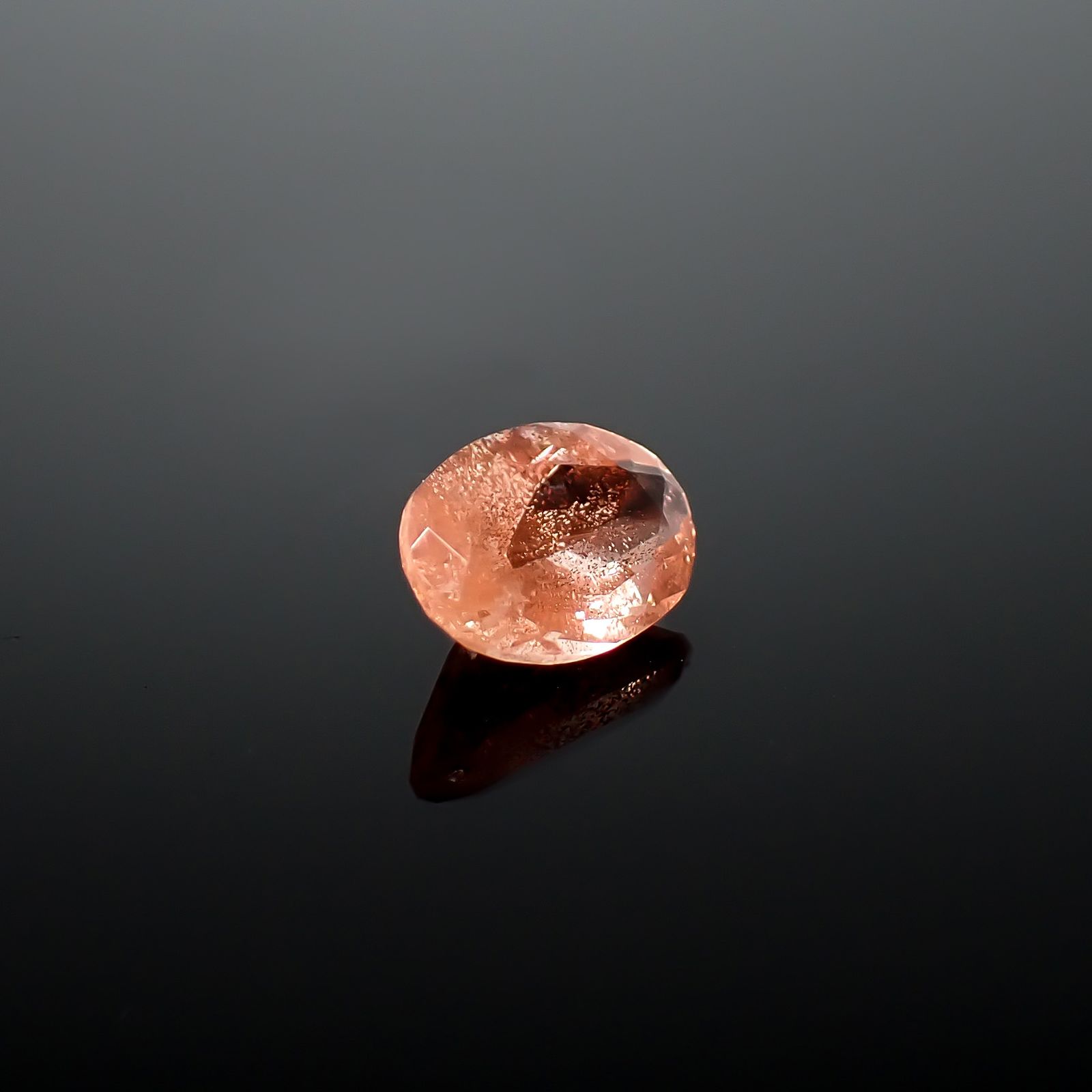 オレゴンサンストーン アメリカ・オレゴン州産 0.62ct / 6.7x4.8mm前後 [260732643]