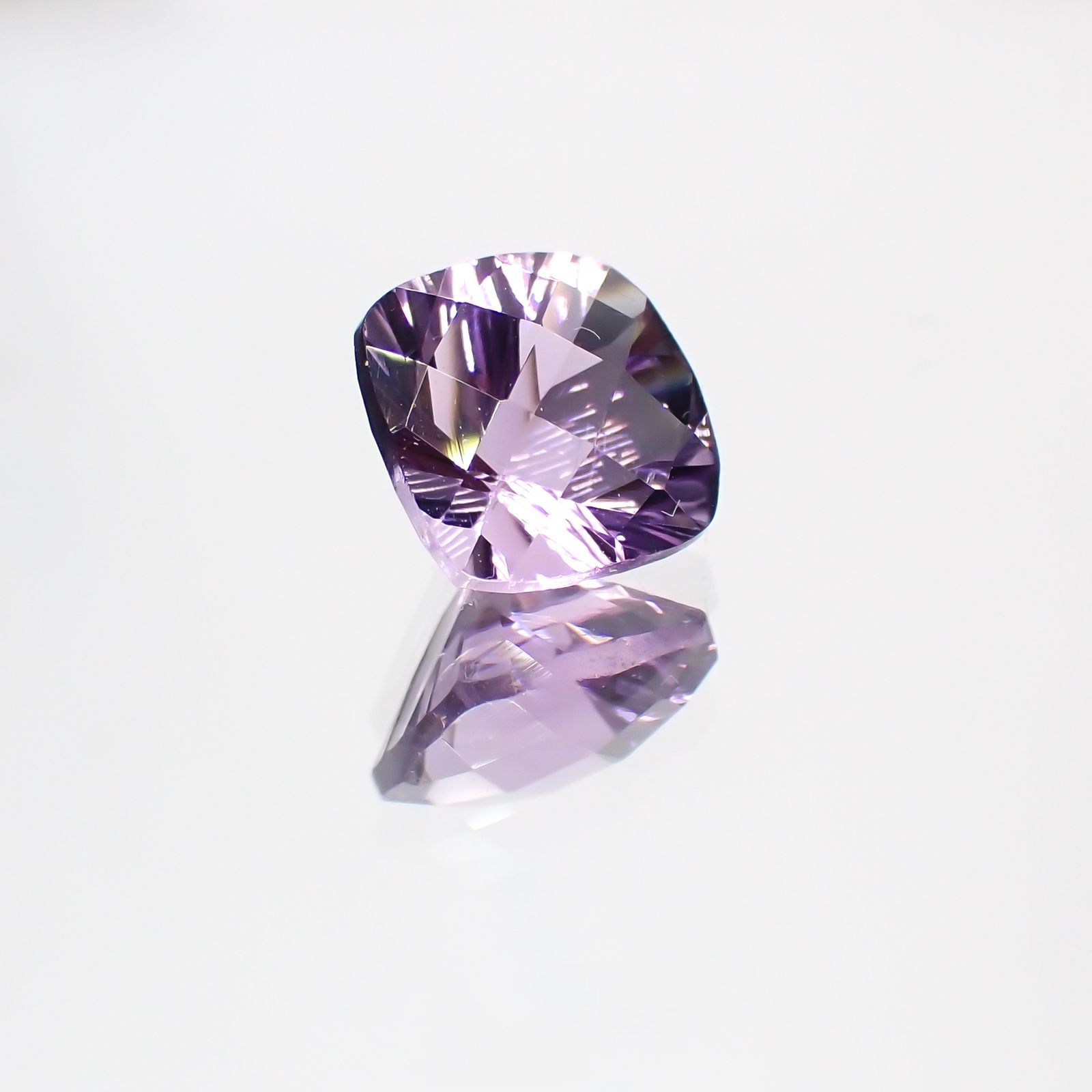 ◇チェッカーコンケーブカット◇アメジスト(宝石名アメシスト) ブラジル産 1.37ct 識別済[211013039]7×7mm前後