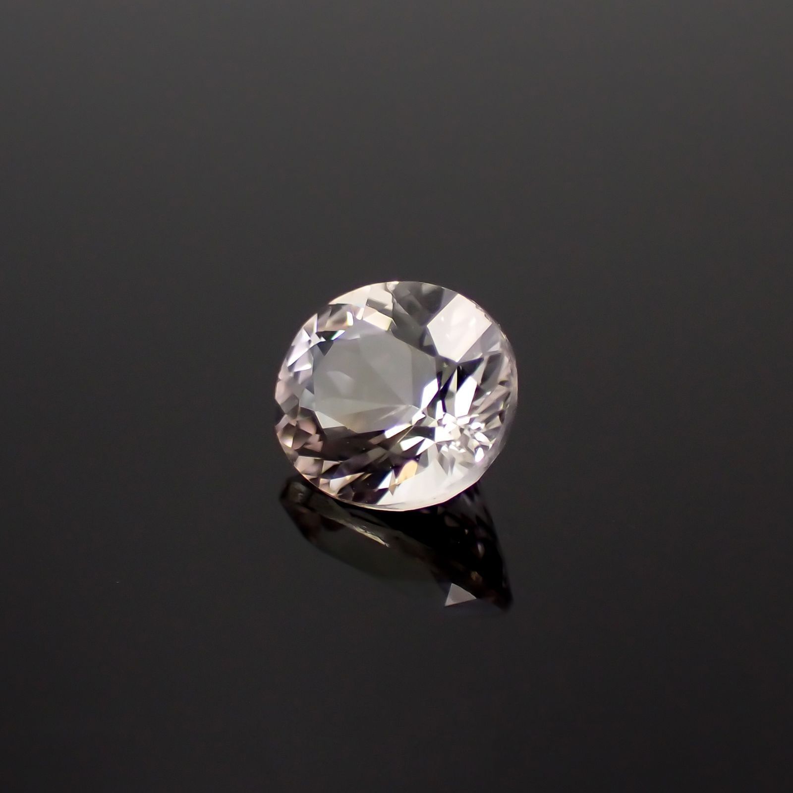 ゾイサイト 非加熱(宝石名ゾイサイト)タンザニア産 ソ付(彩珠) 0.911ct / 6.4x5.5mm前後 [221018876]