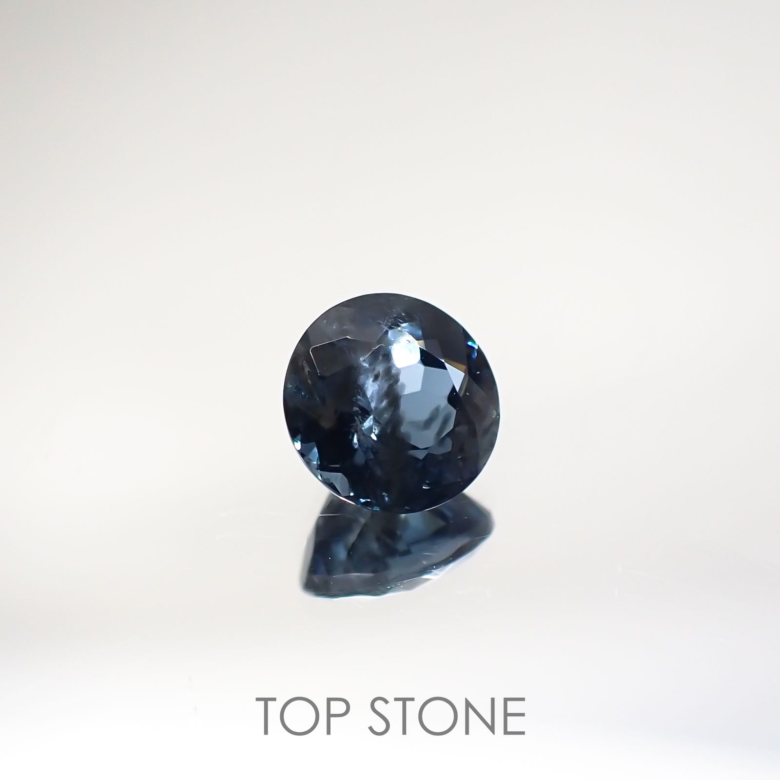 サンタマリアアクアマリン(宝石名アクアマリン) ブラジル産 0.634ct ソ付(彩珠)[210711904]5.5×5.5mm前後
