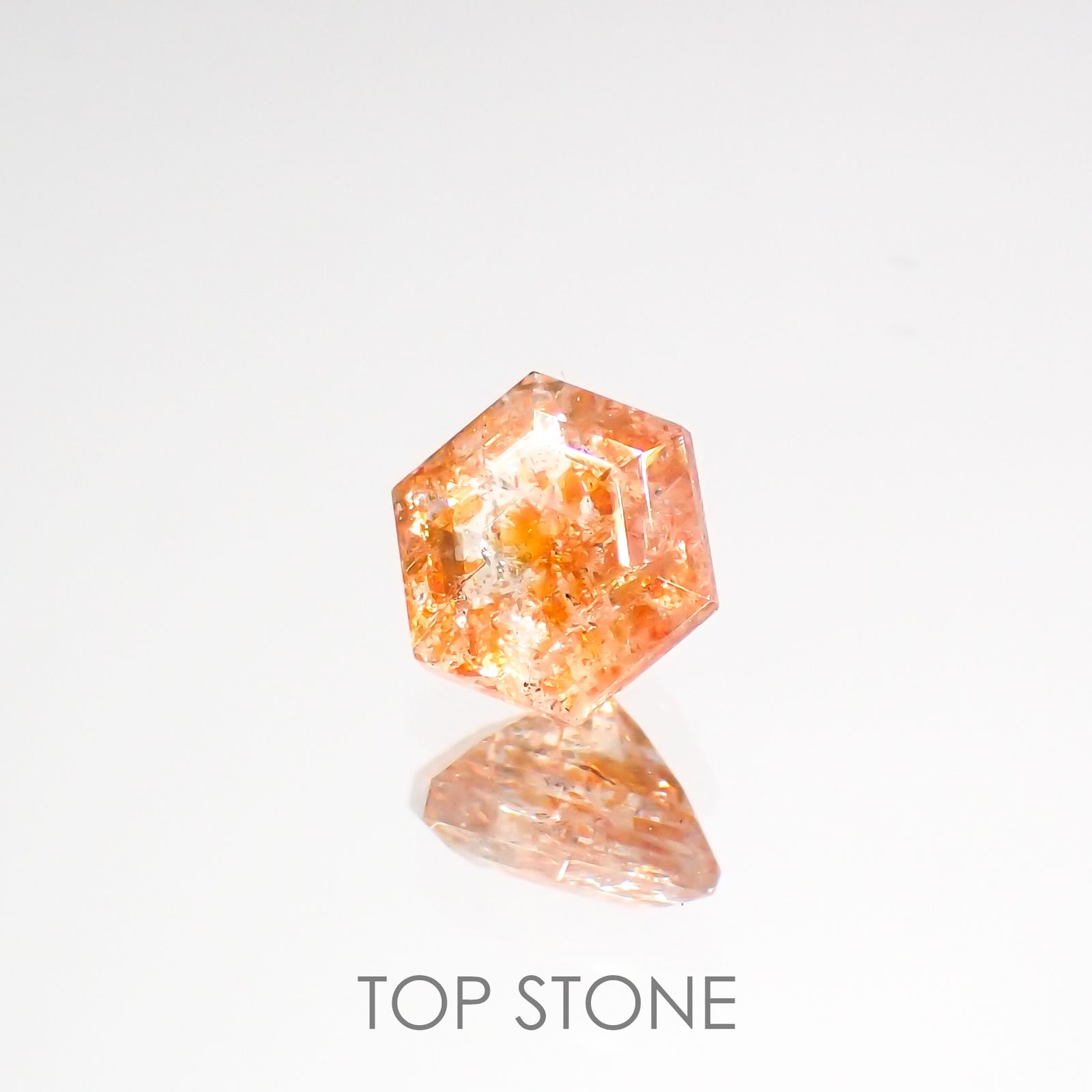 ◇ヘキサゴンカット◇イリュージョンサンストーン インド産 0.58ct[220115491]5.1x5.1mm前後