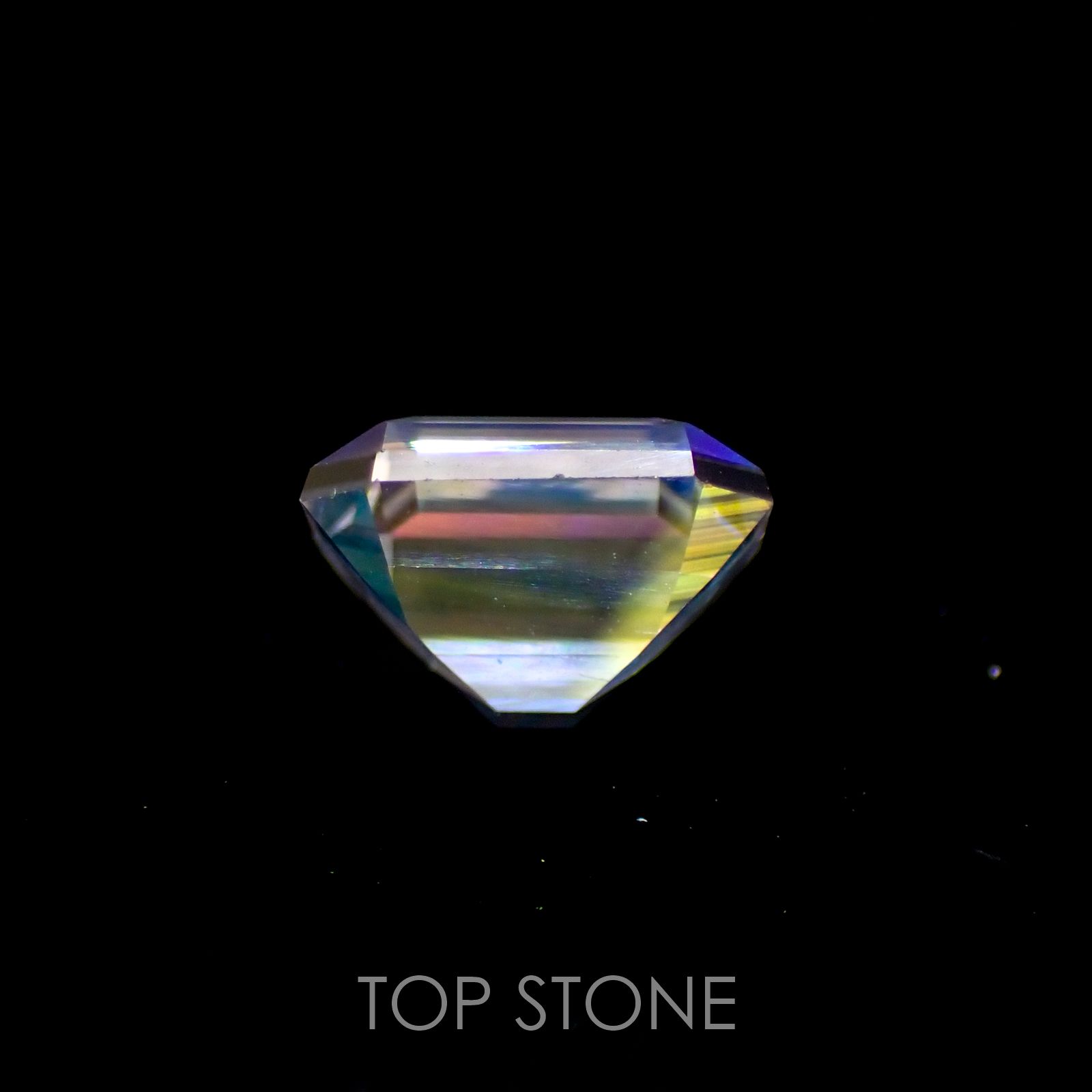 レインボームーンストーン(宝石名ラブラドライト) マダガスカル産 1.209ct ソ付(彩珠)[210410401]6.9×6.2mm前後