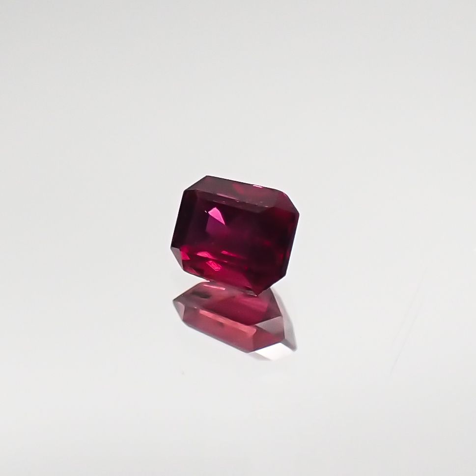 ルビー 非加熱(宝石名ルビー) マダガスカル産 0.12ct 識別済[210711732]2.8×2.4mm前後