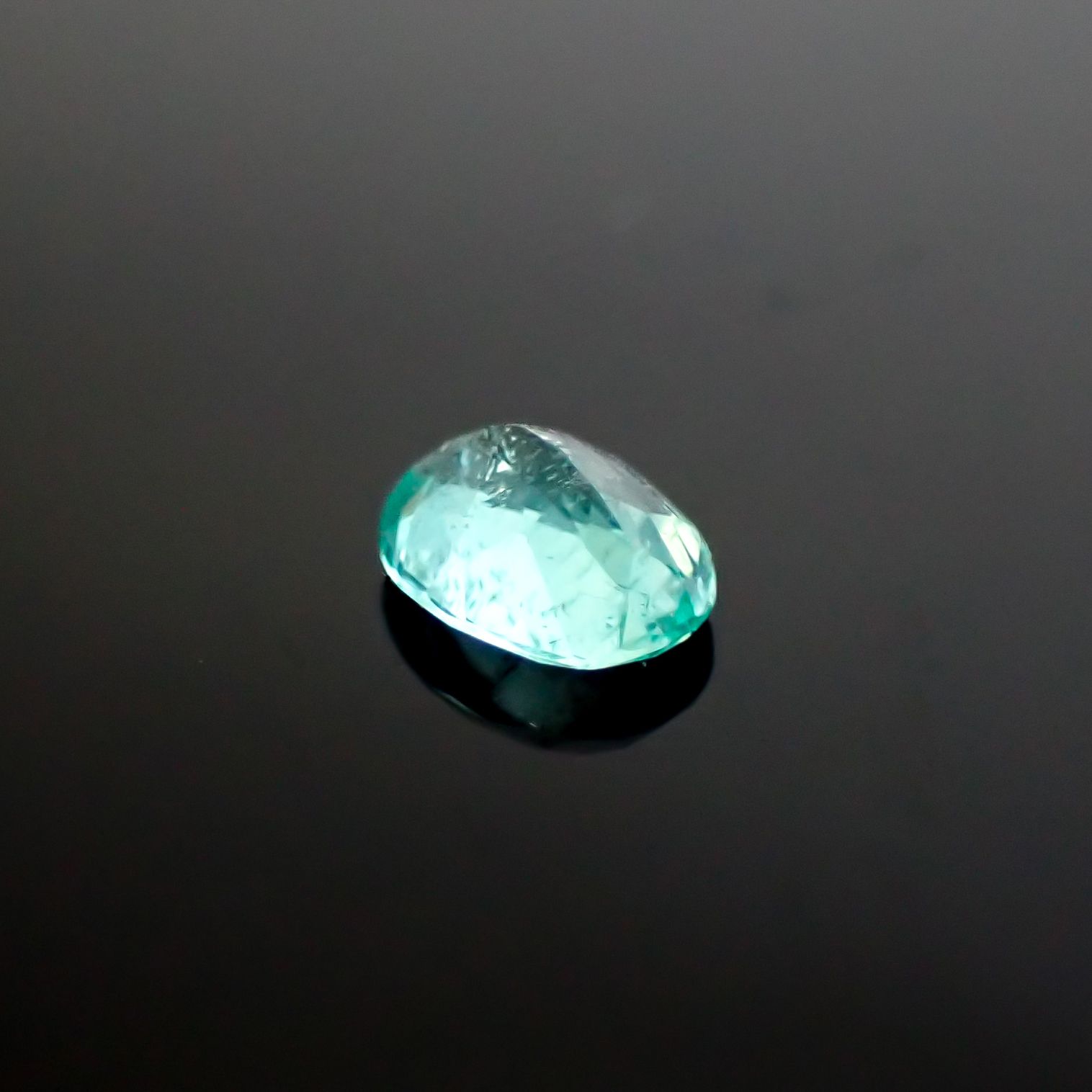 パライバトルマリン ブラジル・キントス鉱山産 0.15ct [241229541]3.9x3mm前後