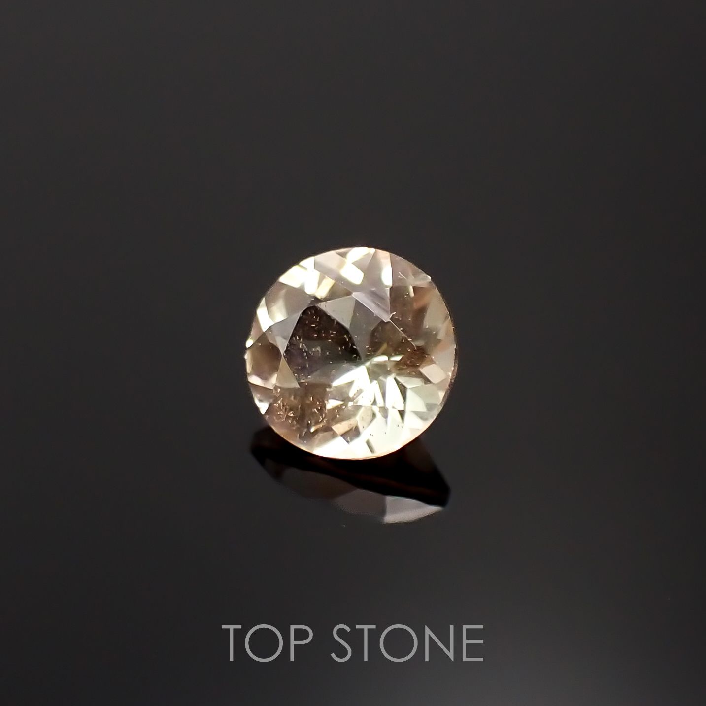 バイカラーオレゴンサンストーン アメリカ・オレゴン州産 0.78ct[230220680]6.1x6mm前後