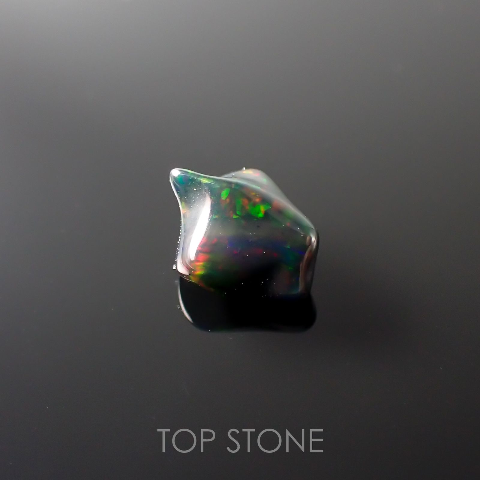 ◇バロック型◇ブラックオパール エチオピア産 ルース 0.93ct[210913239]8.6×6.5mm前後