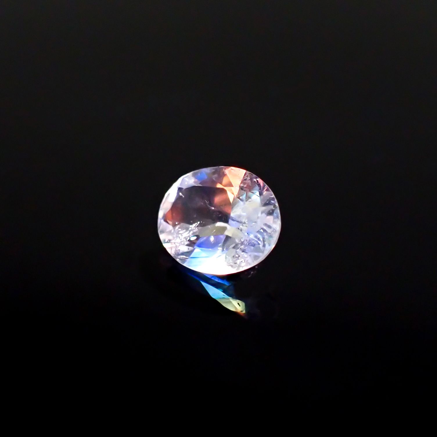 レインボームーンストーン(宝石名ラブラドライト)タンザニア産 0.47ct 識別済[241029202]6x4.7mm前後