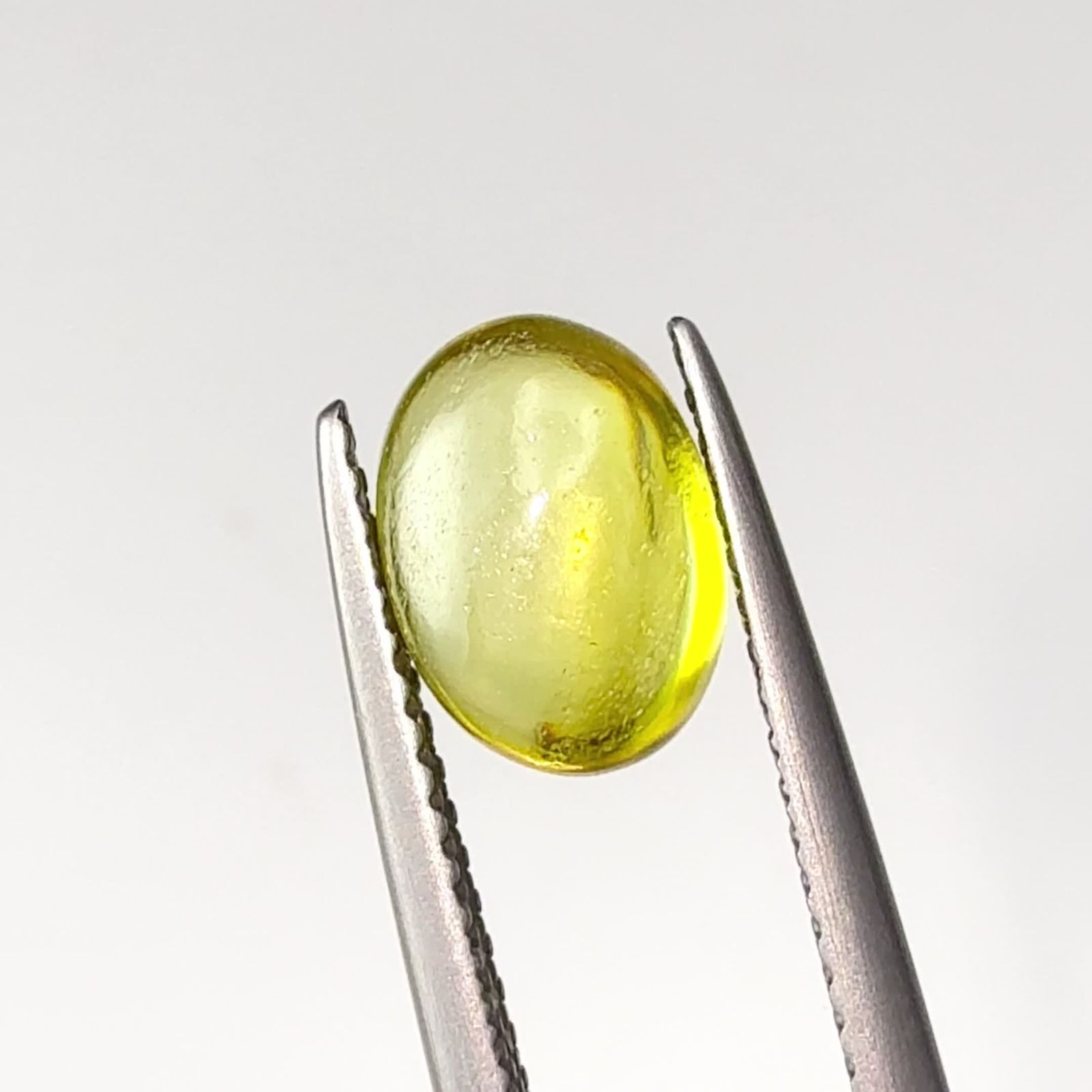 合成石でも希少「ジンカイト」｜炎のような色彩を持つ亜鉛鉱物の魅力や