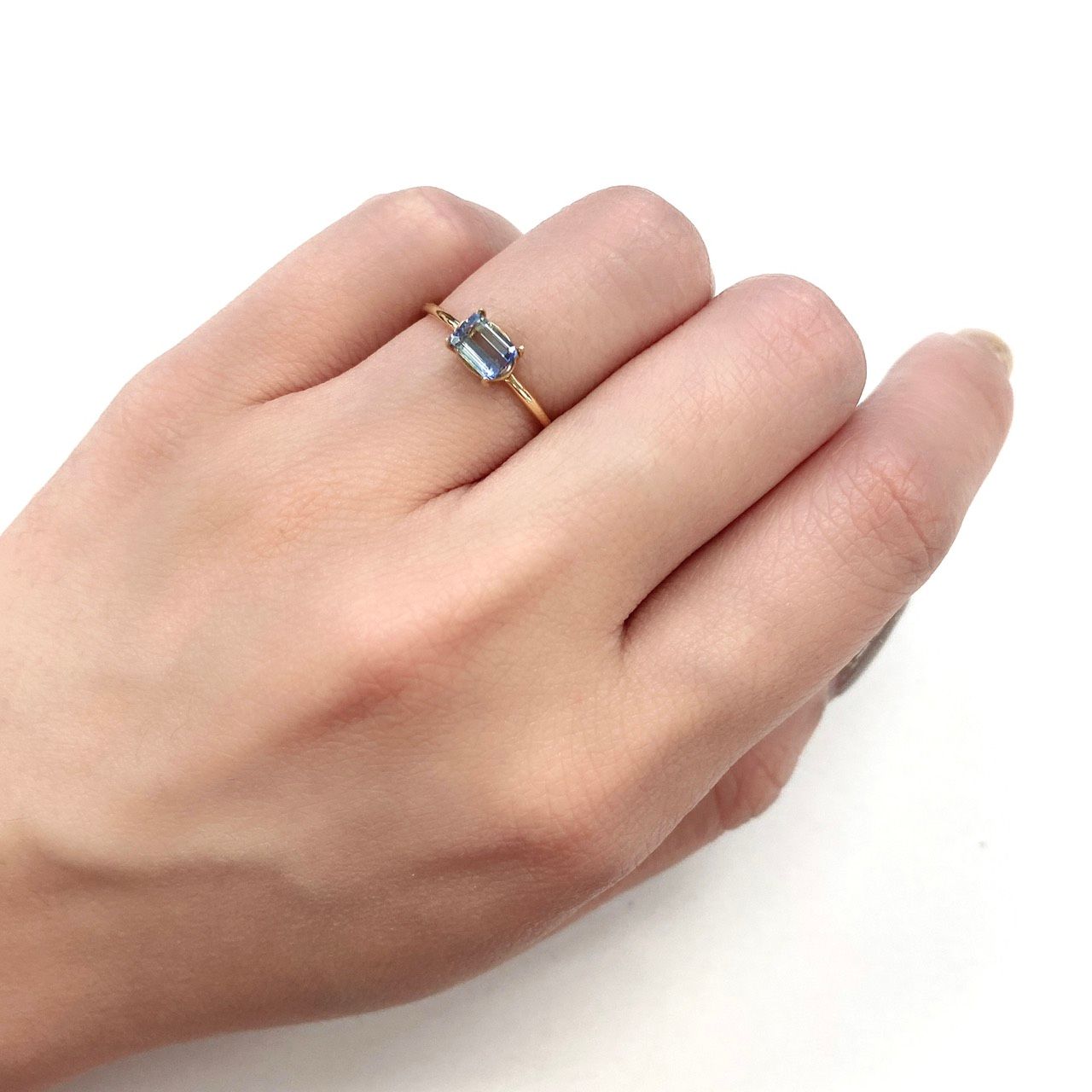 バイカラータンザナイト(ゾイサイト)非加熱 タンザニア産 ルース 0.56ct[210610946]5.3×3.8mm前後