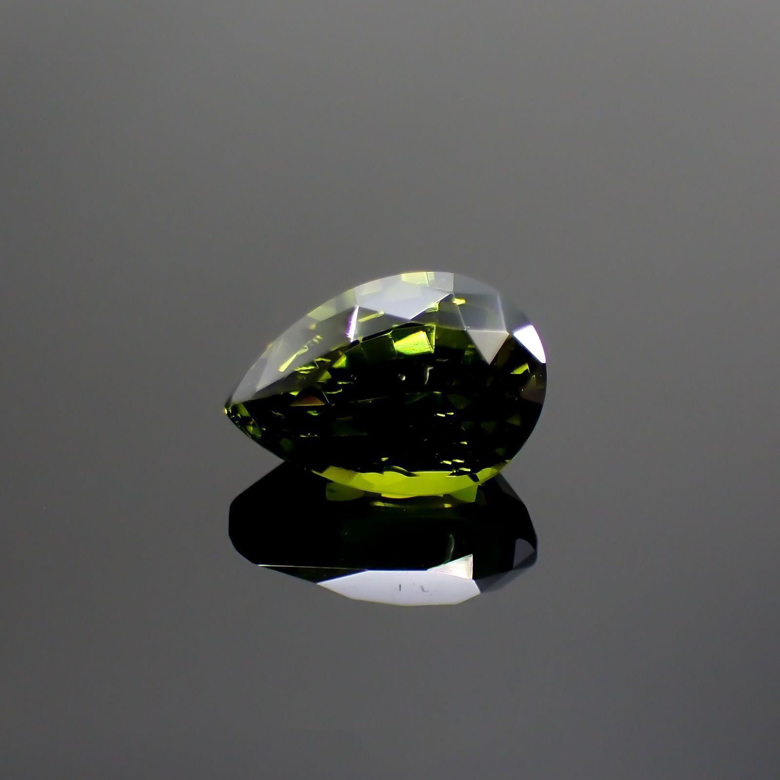 グリーンジルコン(宝石名ジルコン)スリランカ/コロンビア産 1.28ct 識別済[231124283]7.5x5.2mm前後