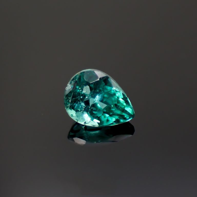 パライバトルマリン(宝石名トルマリン/別名パライバ・トルマリン)ブラジル・パライバ州バターリャ鉱山産 0.18ct 識別済[221018809]4.1x3.1mm前後