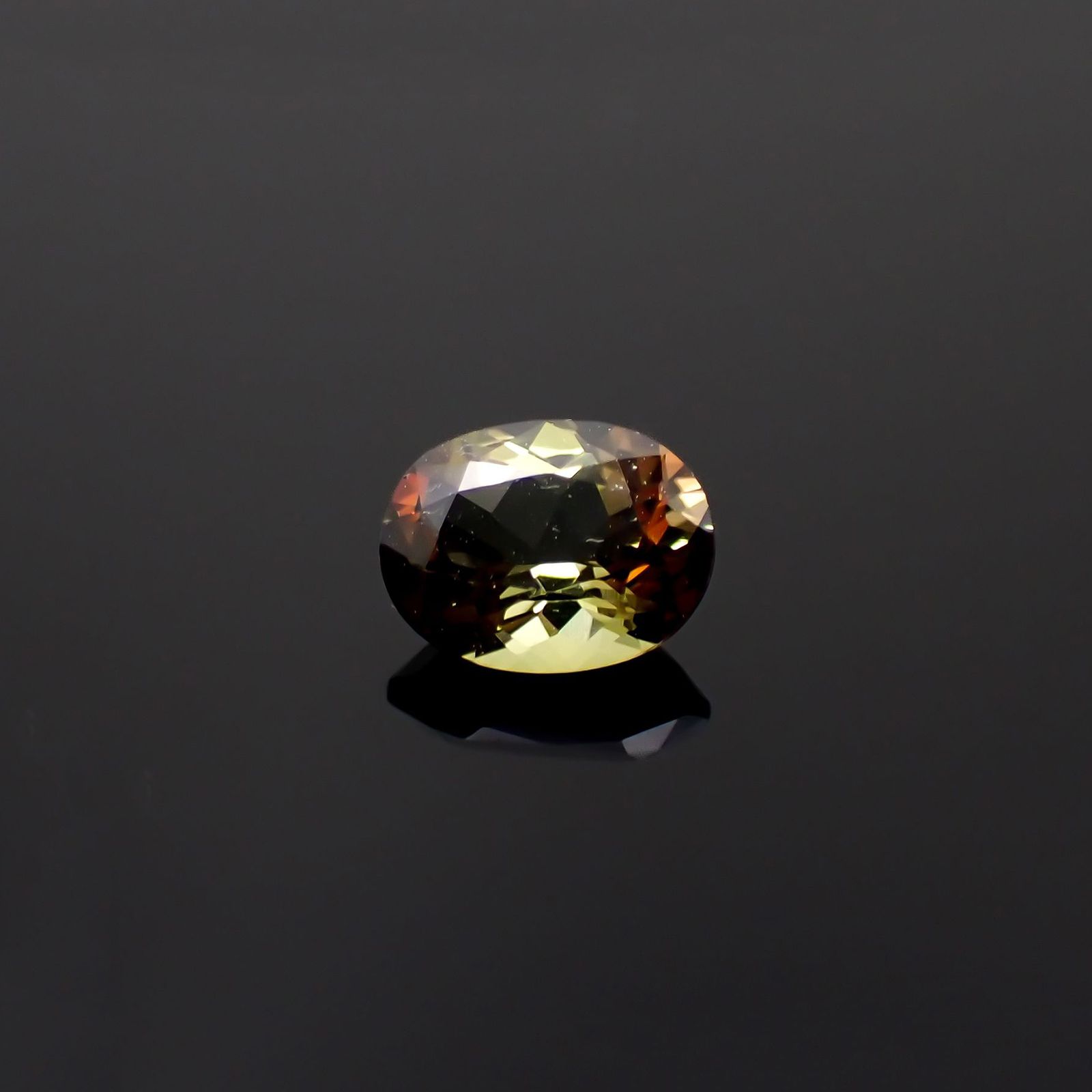 バイカラーアンダリュサイト スリランカ/マダガスカル産 0.56ct[230421597]6x4.6mm前後