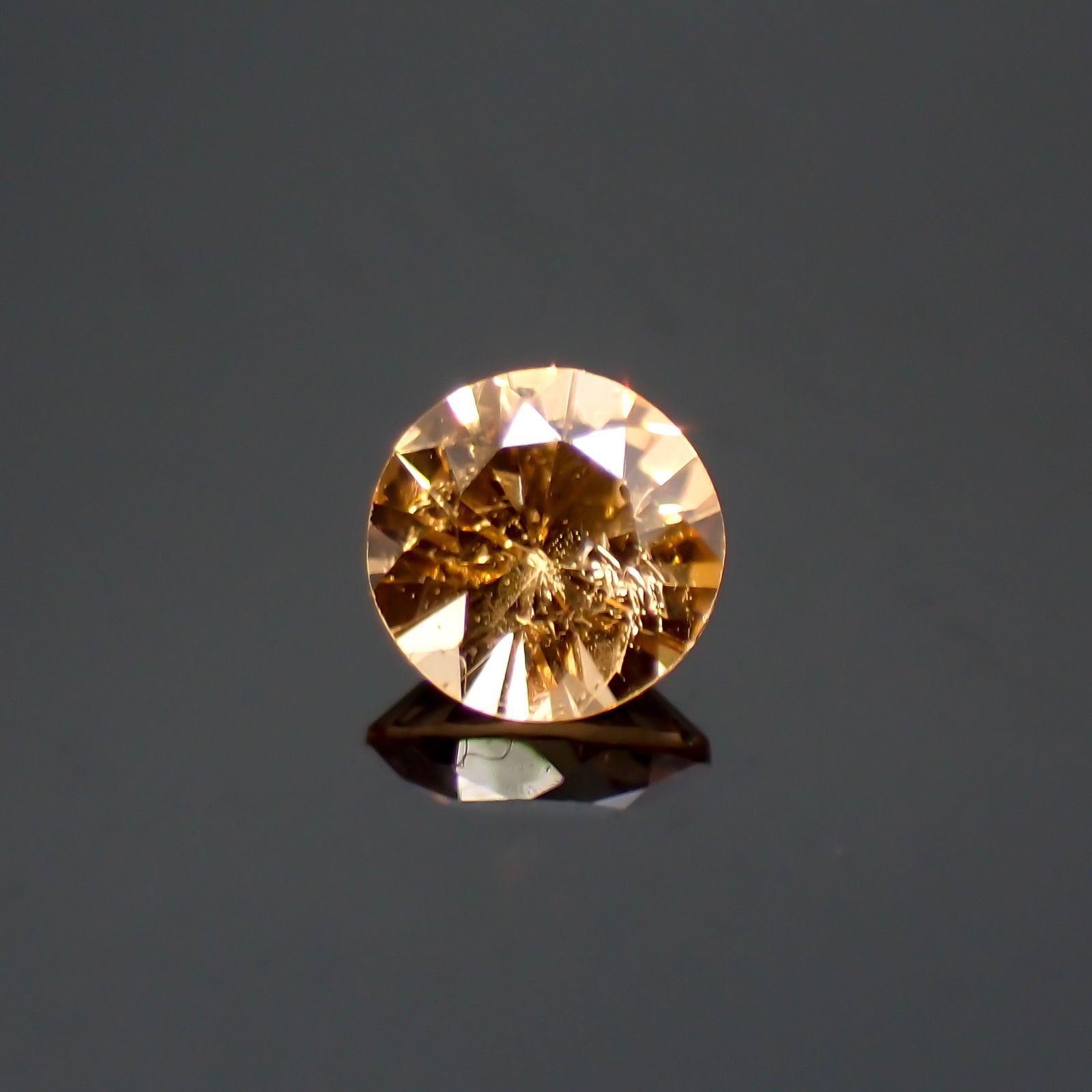 スペサルティンガーネット ケニア産 0.29ct[220114177]3.8x3.8mm前後