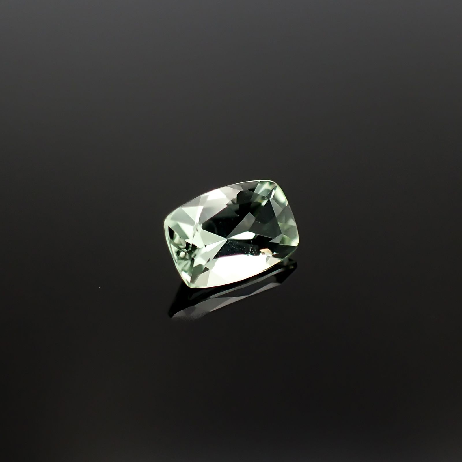 モンテブラサイト(宝石名モンテブラサイト)マダガスカル産 0.46ct 識別済[241229657]6x4mm前後