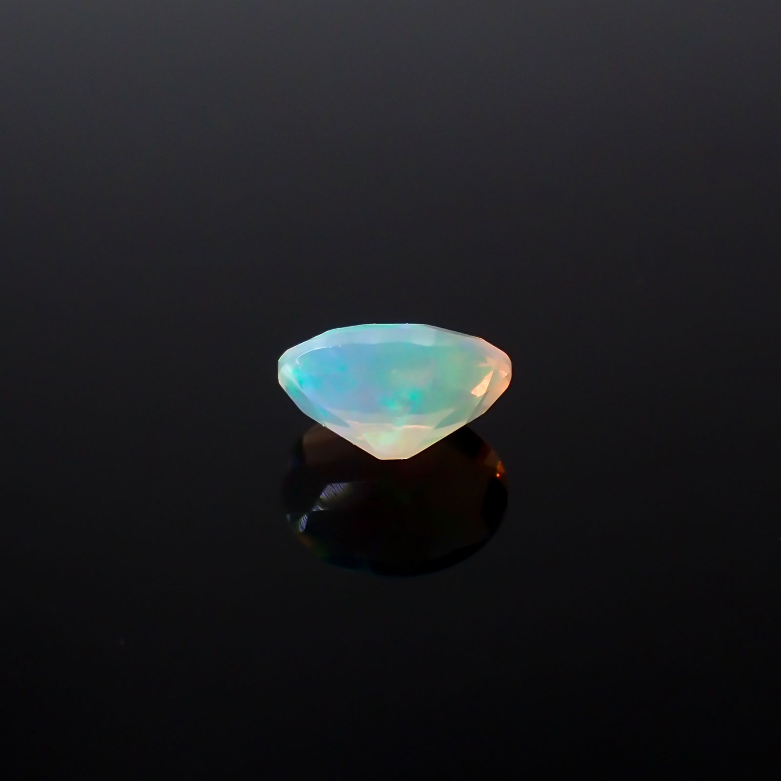 エチオピアオパール エチオピア産 0.65ct[240125316]7.7x6mm前後