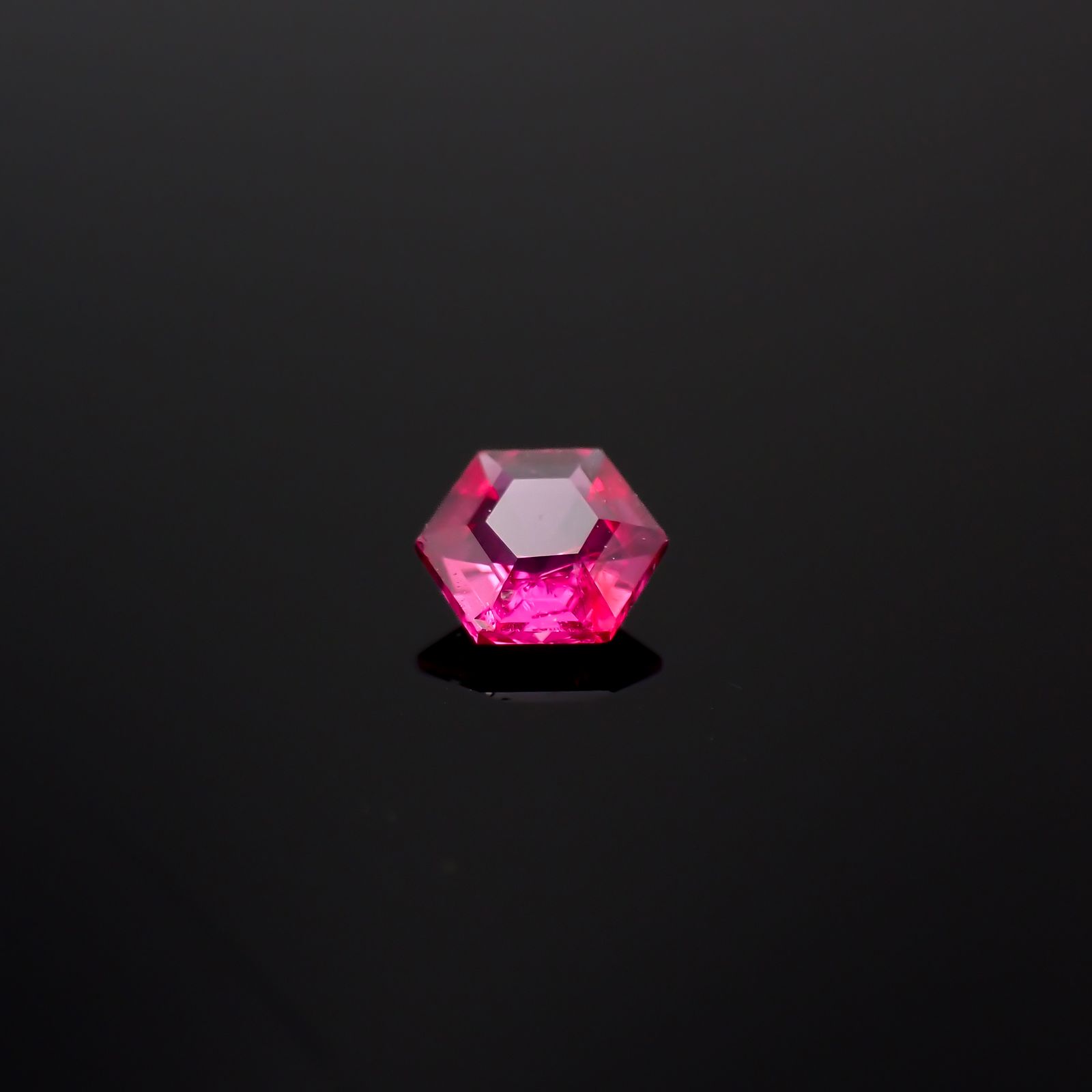 ◇ヘキサゴンカット◇ルビー 非加熱 モザンビーク産 0.20ct[240427108]3.5x3.5mm前後