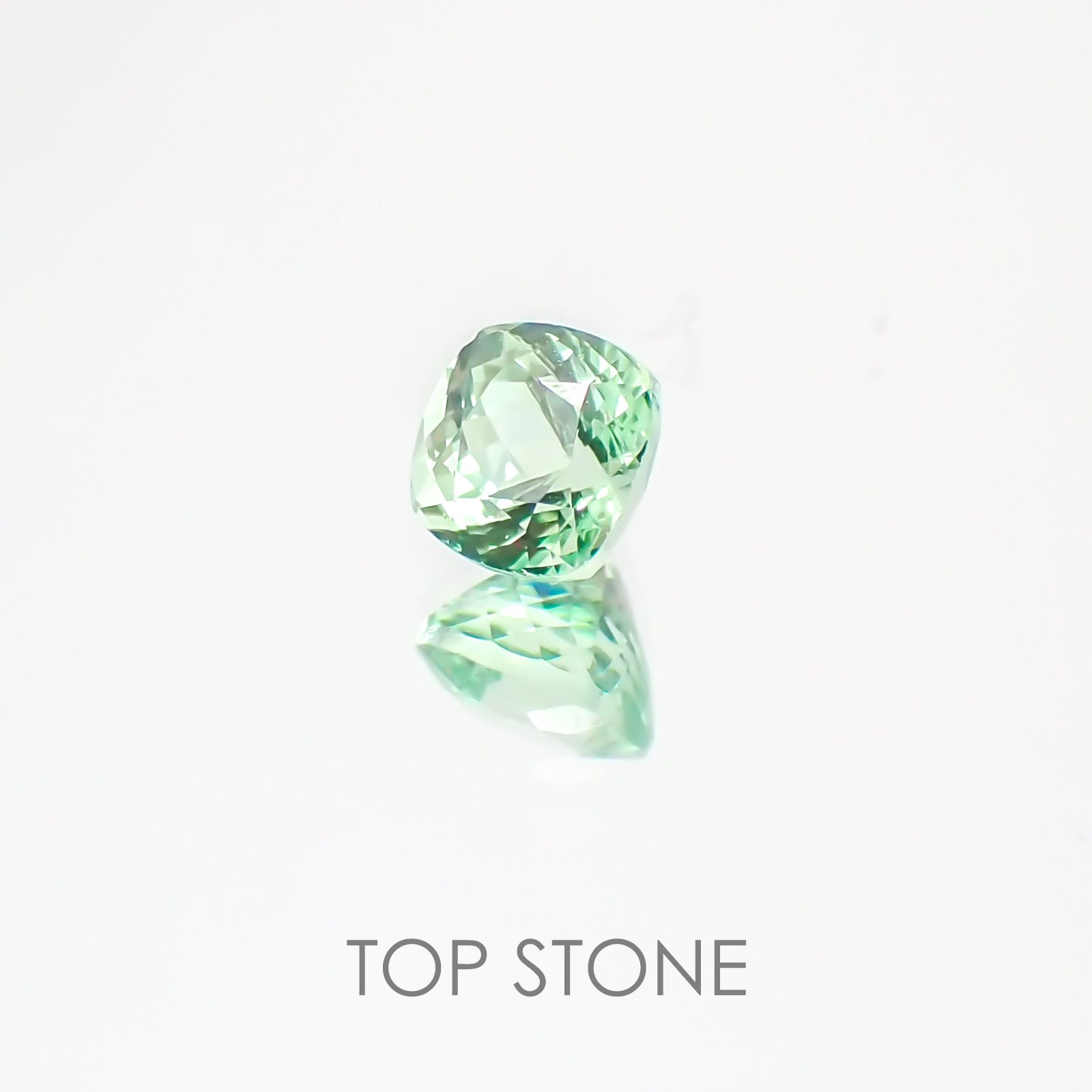 ミントガーネット タンザニア産 ルース 0.48ct[20127913]4.1×4mm前後