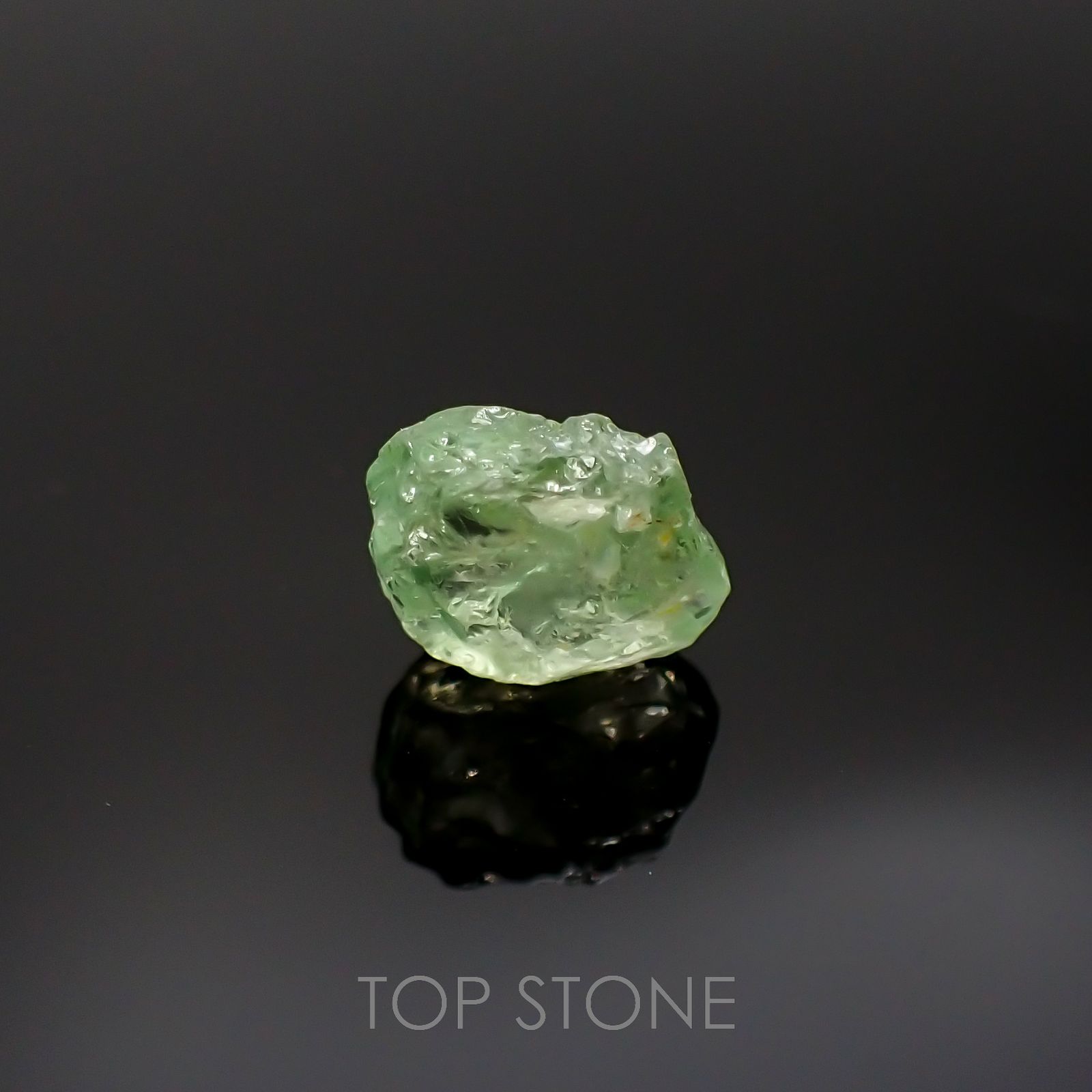バナジウムコーネルピン原石(宝石名コーネルピン)タンザニア・タンガ州産 2.90ct 識別済[220716910]8.4x7.8mm前後