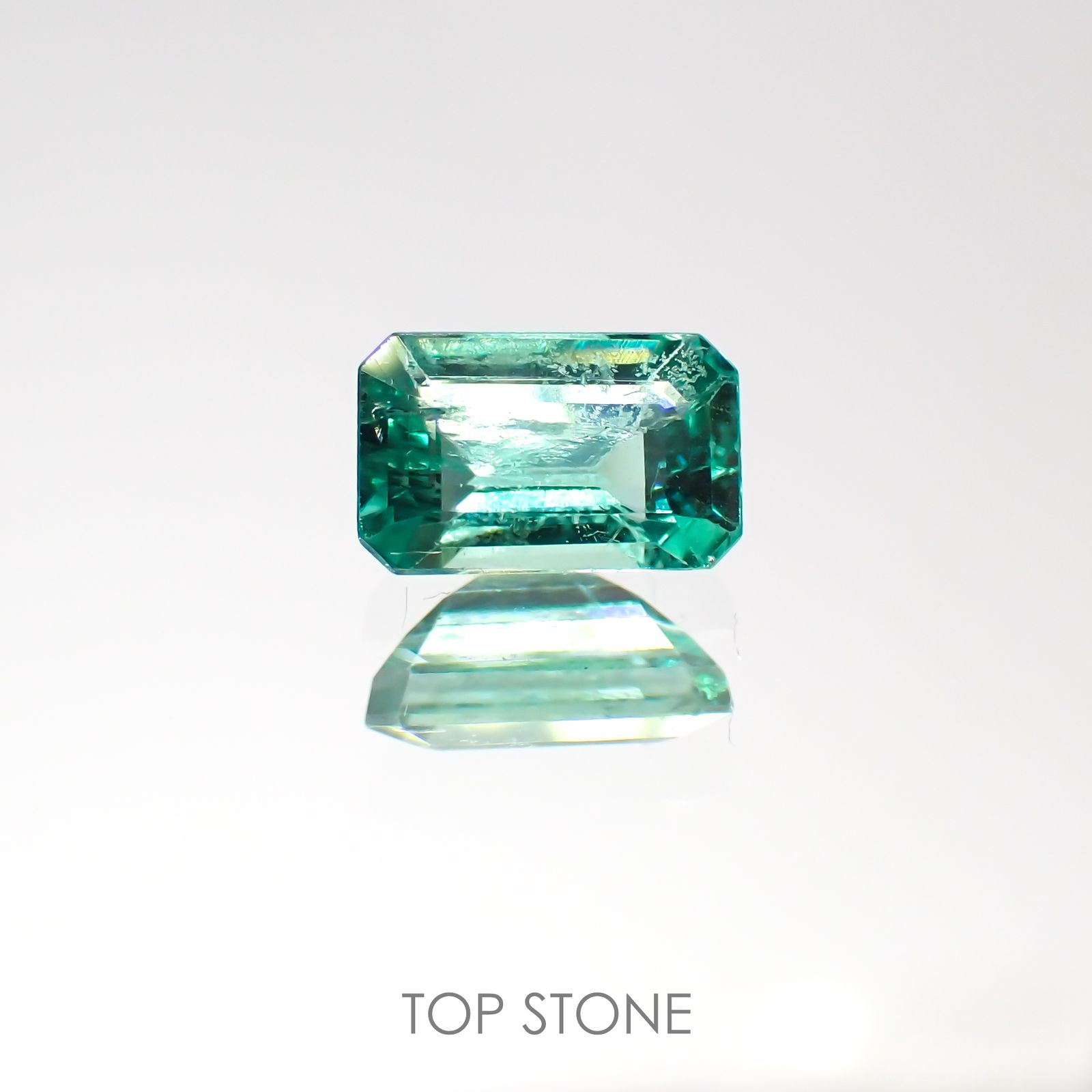 エメラルド(宝石名エメラルド) ザンビア産 0.48ct 識別済[211013001]5.8×3.7mm前後