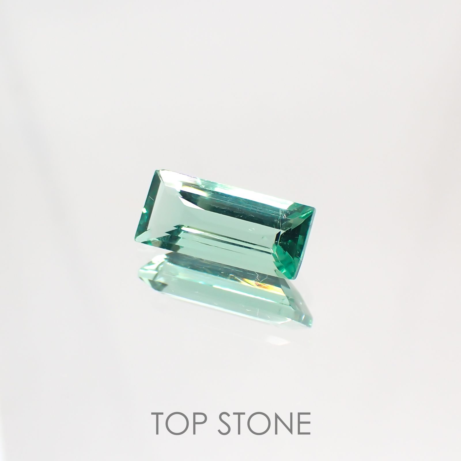 フローライト フルオレッセンス(宝石名フルオライト)イギリス・ロジャリー鉱山産 1.63ct 識別済[211113776]10.4x4.5mm前後