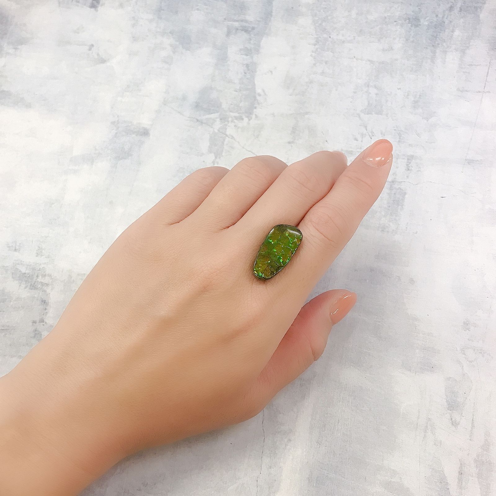 ◇フリーフォーム◇アンモライト トリプレット カナダ産 12.69ct [220817410]22.3x11.3mm前後