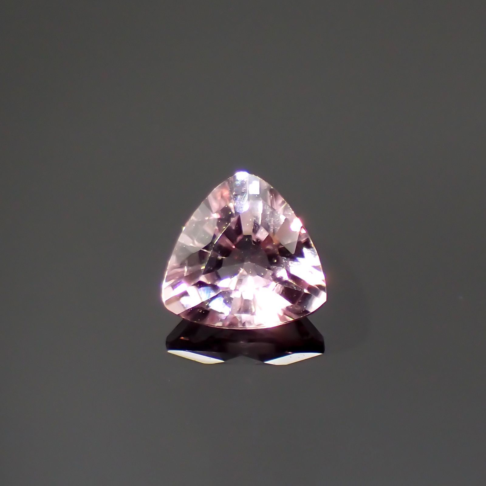 ピンクダイアスポア(宝石名ダイアスポア) アフガニスタン産 0.51ct 識別済[210912429]5.1×5.2mm前後