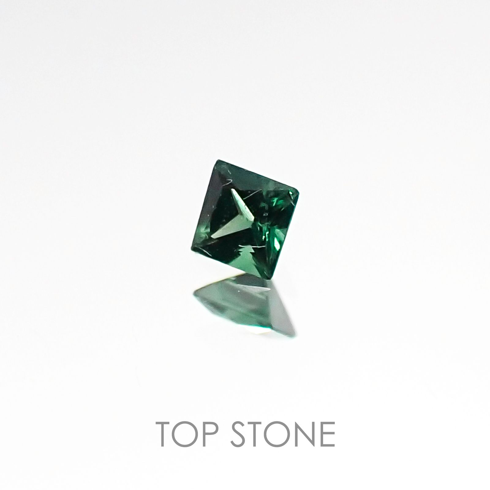 ◇プリンセスカット◇カラーチェンジガーネット(アレキタイプ) マダガスカル・ベキリー産 ルース 0.042ct[20106613]2×1.9mm前後