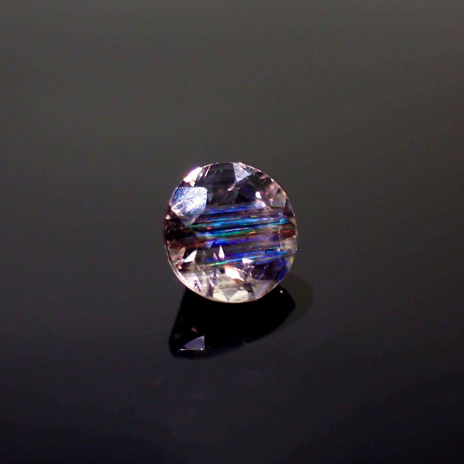 レインボースキャポライト ブラジル産 0.79ct[221119040]5.9x5.9mm前後