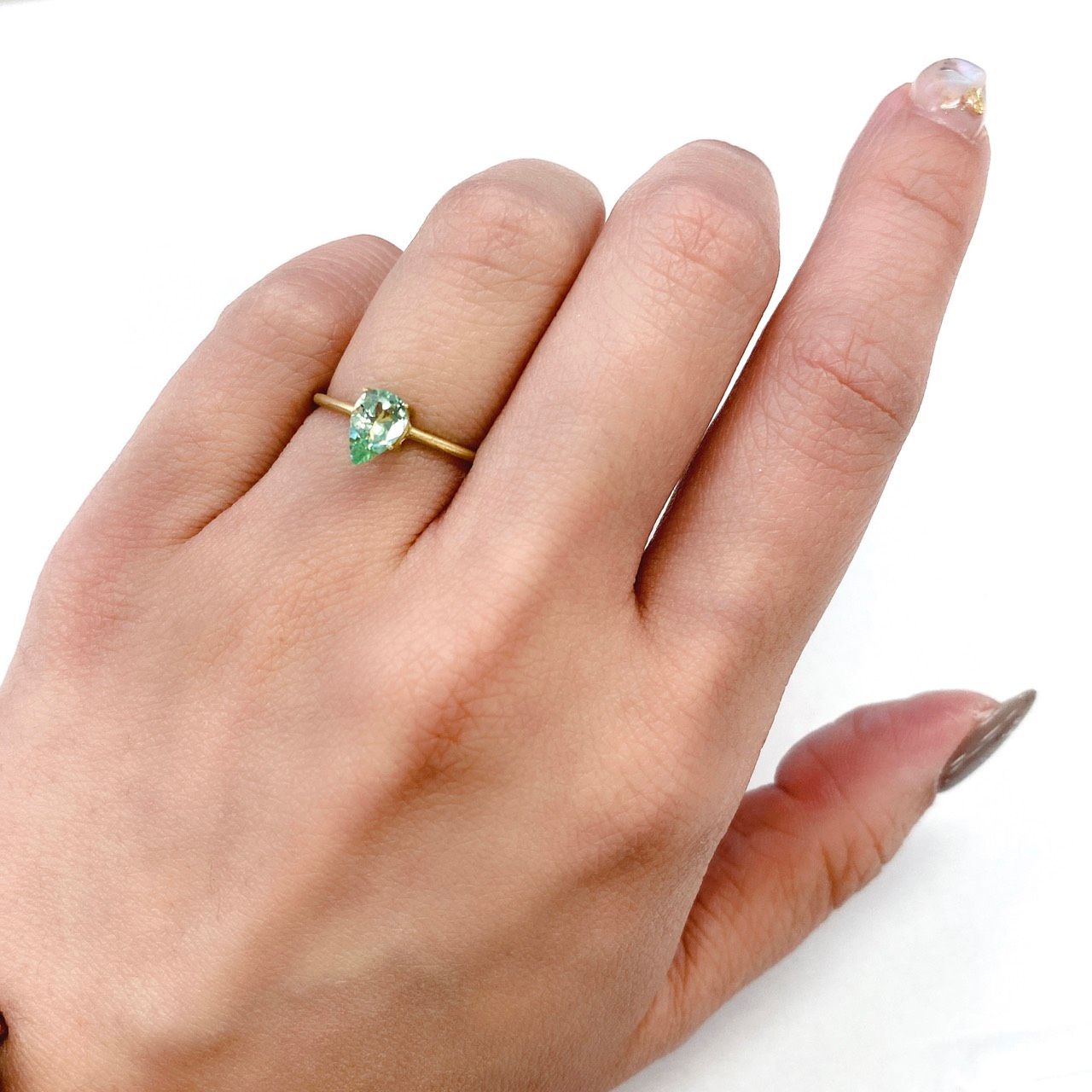 ミントカラー パライバトルマリン(宝石名トルマリン/別名パライバ・トルマリン) モザンビーク産 0.548ct ソ付(宝貴協)[210510650]7.2×4.6mm前後
