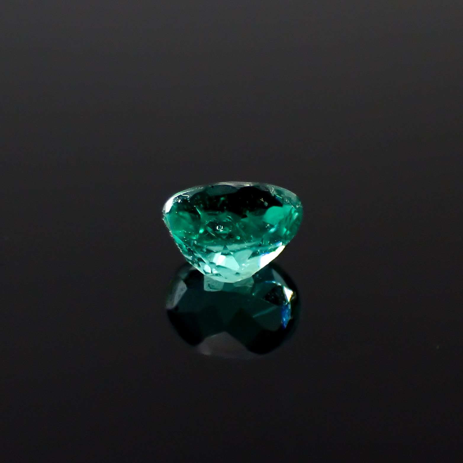 パライバトルマリン ブラジル・パライバ州バターリャ鉱山産 0.30ct[240928760]4.4x3.6mm前後