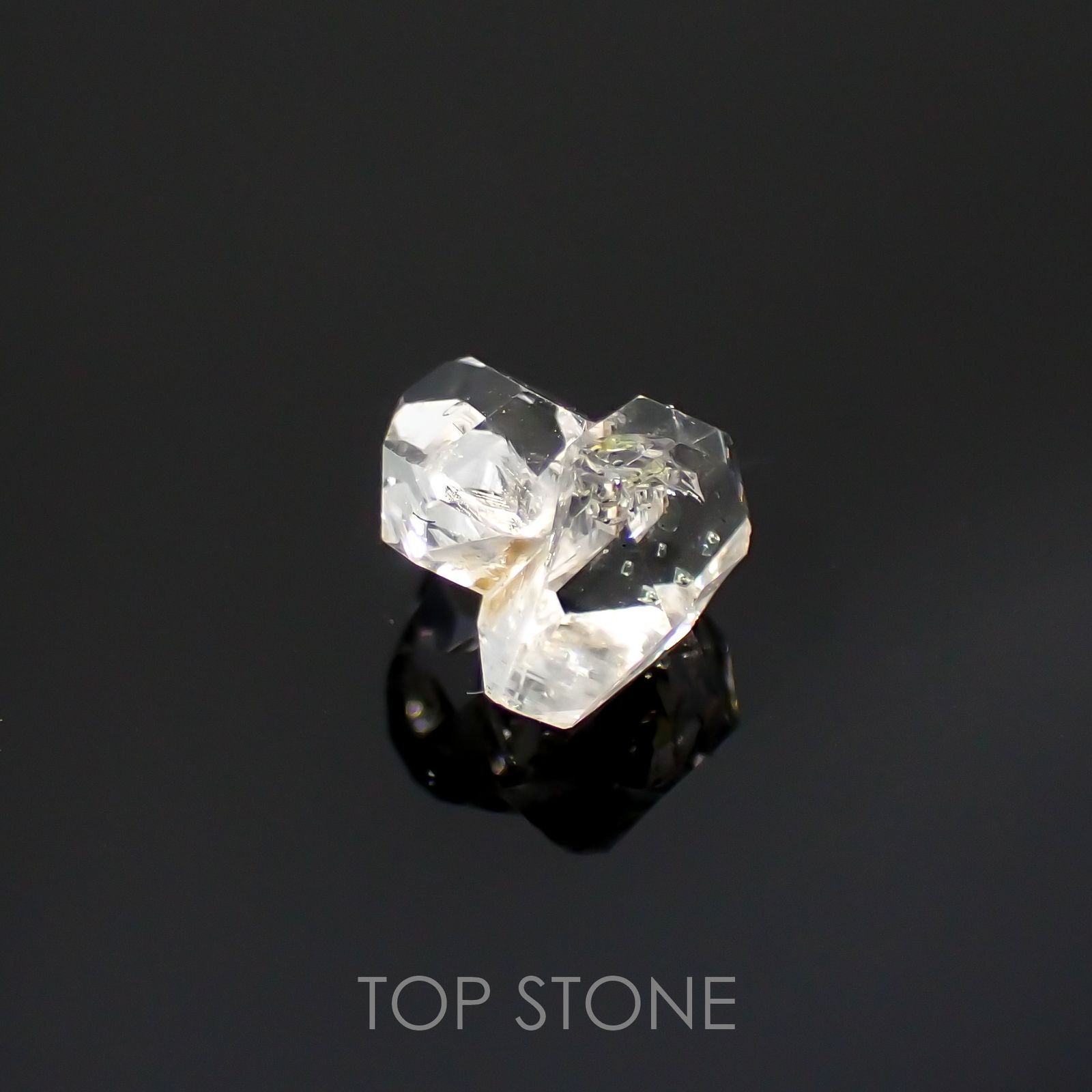 オイルインクォーツ原石 パキスタン産 1.06ct[220115462]7.1x6.6mm前後