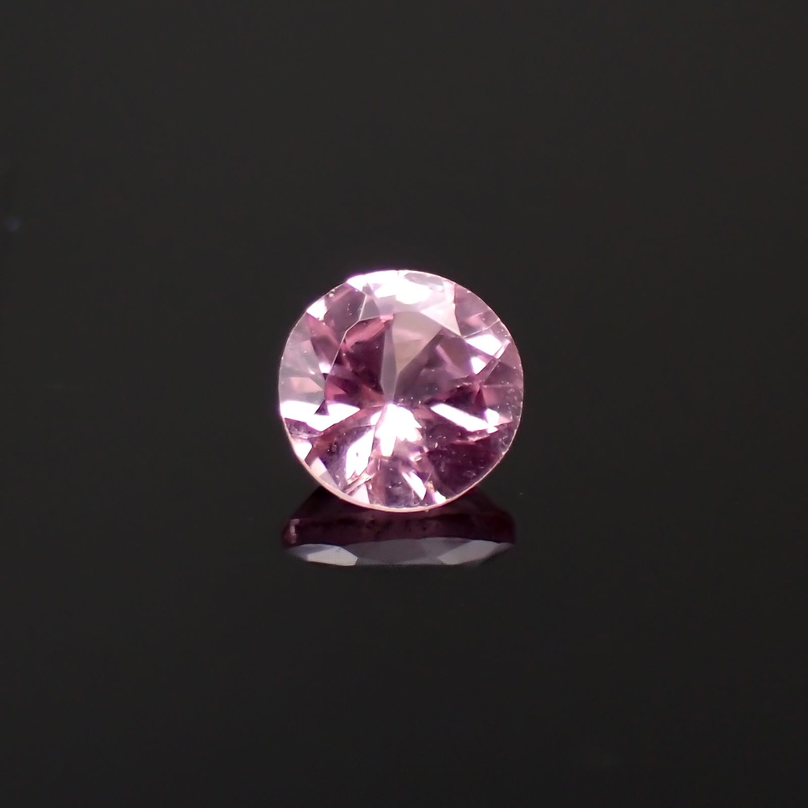 シルキーピンクスピネル タンザニア産 0.27ct[230421561]3.8x3.8mm前後