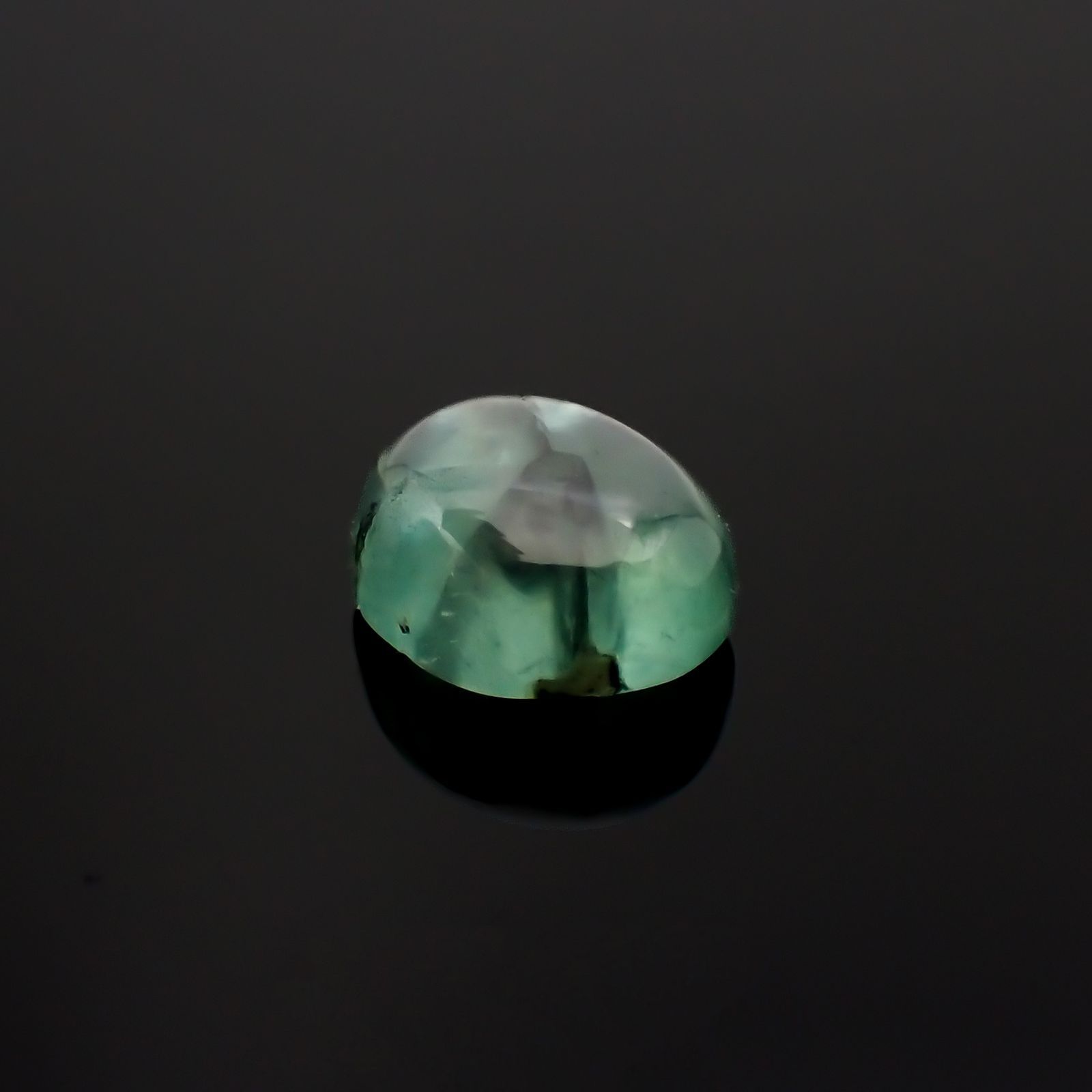 トラピッチェエメラルド(宝石名トラピッチェ・エメラルド)コロンビア・ムゾー鉱山産 ソ付(彩珠) 2.095ct / 8.6x7.3mm前後 [221018887]