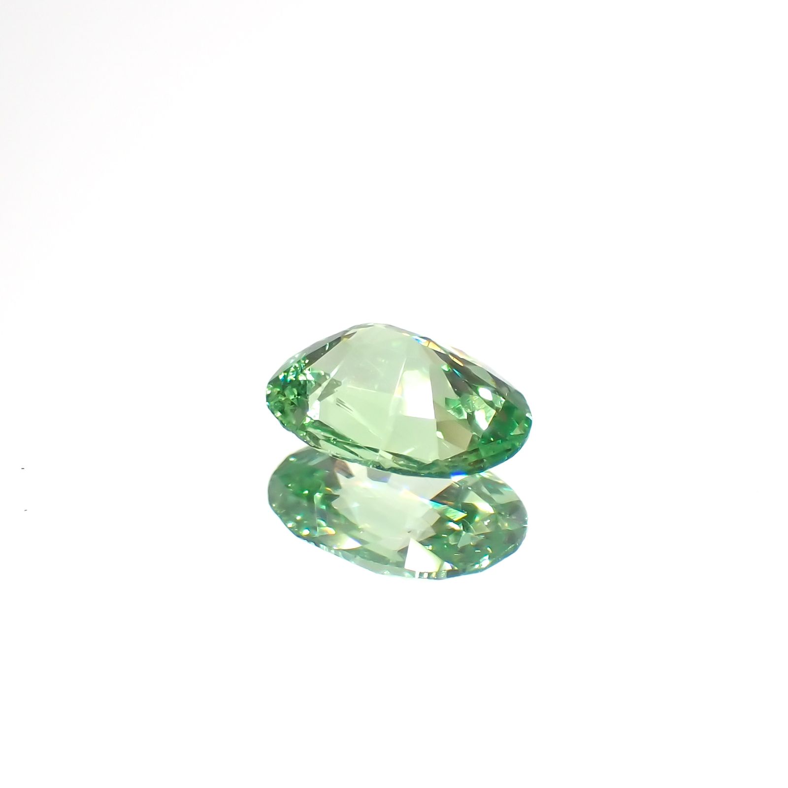 ミントガーネット(宝石名グリーン・グロッシュラー・ガーネット)タンザニア産 0.41ct 識別済[230923501]5.6x4.1mm前後