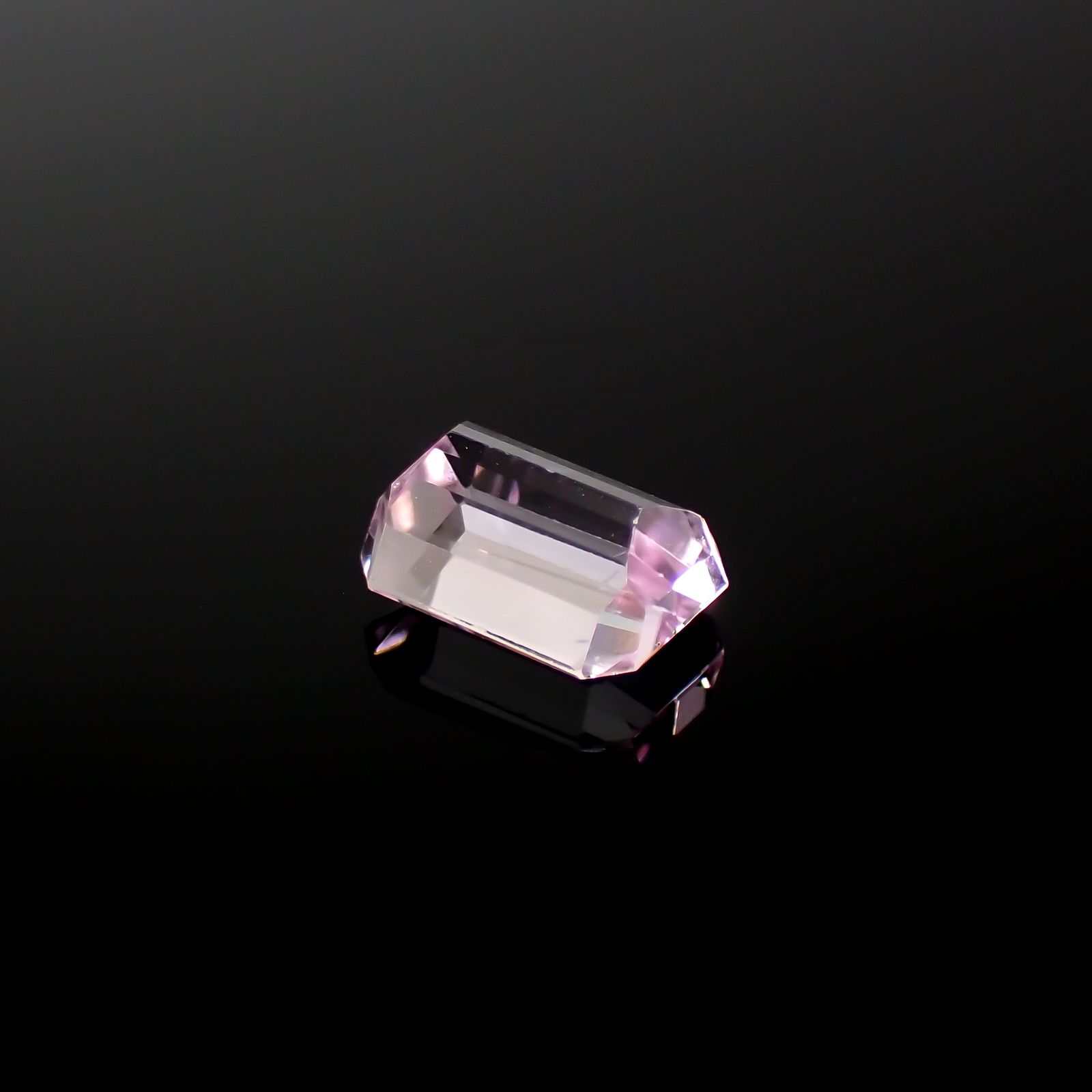 クンツァイト アフガニスタン産 3.58ct[231225143]9.6x7.4mm前後