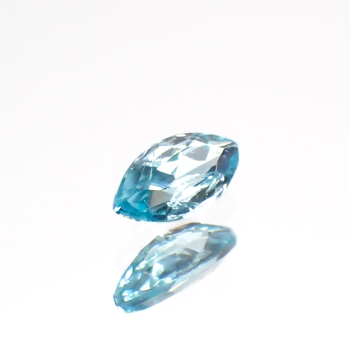 パライバトルマリン(宝石名トルマリン/別名パライバ・トルマリン)ブラジル・パライバ州バターリャ鉱山産 0.058ct 識別済[230622332]3.6x1.8mm前後