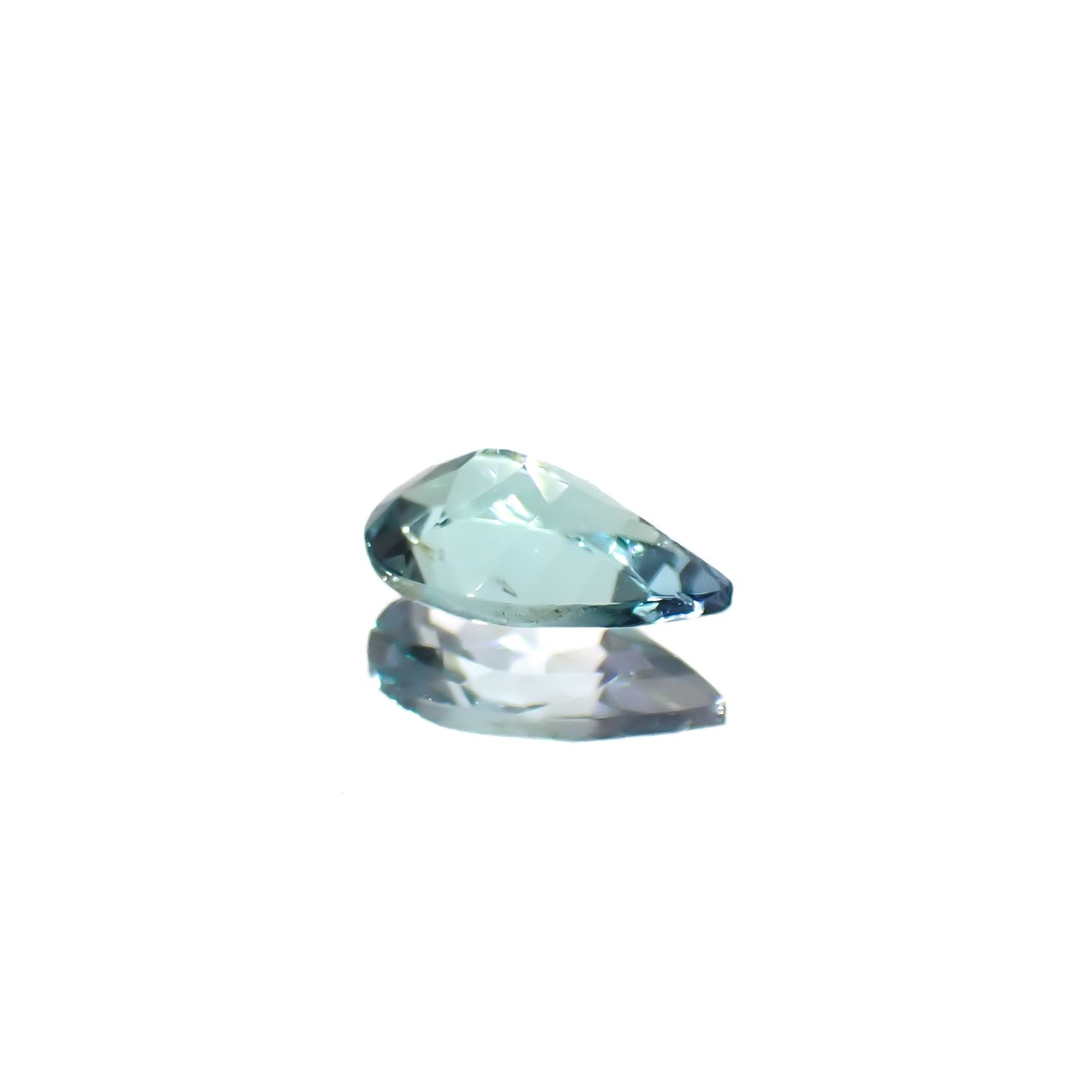 ブルーグリーンコーネルピン(宝石名ブルーグリーン・コーネルピン)タンザニア産 0.24ct 識別済[240527684]5.6x3.2mm前後