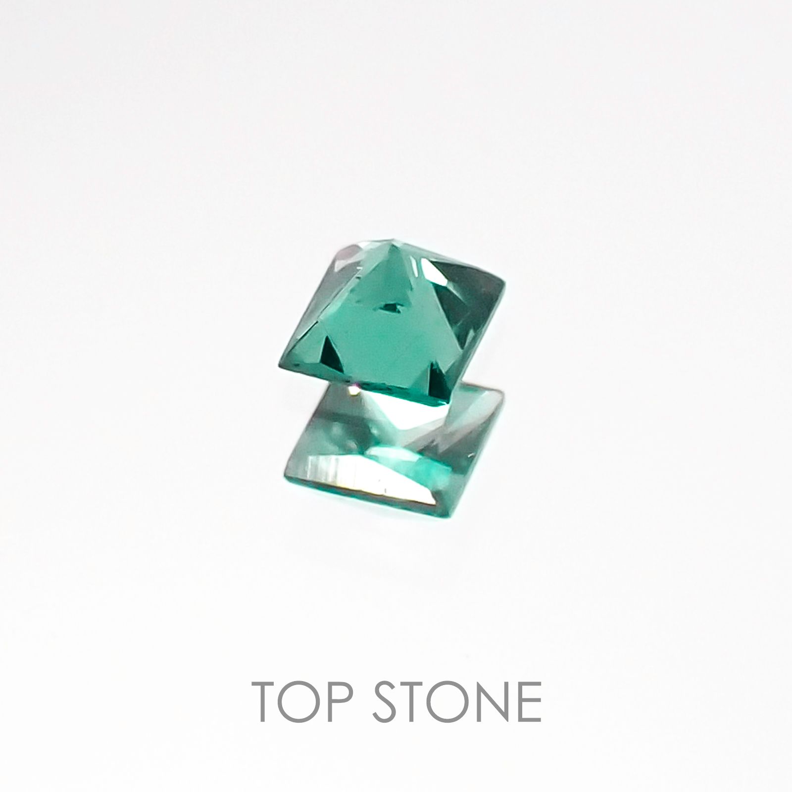◇プリンセスカット◇カラーチェンジガーネット(アレキタイプ) マダガスカル・ベキリー産 ルース 0.058ct[20106615]2.2×2.2mm前後