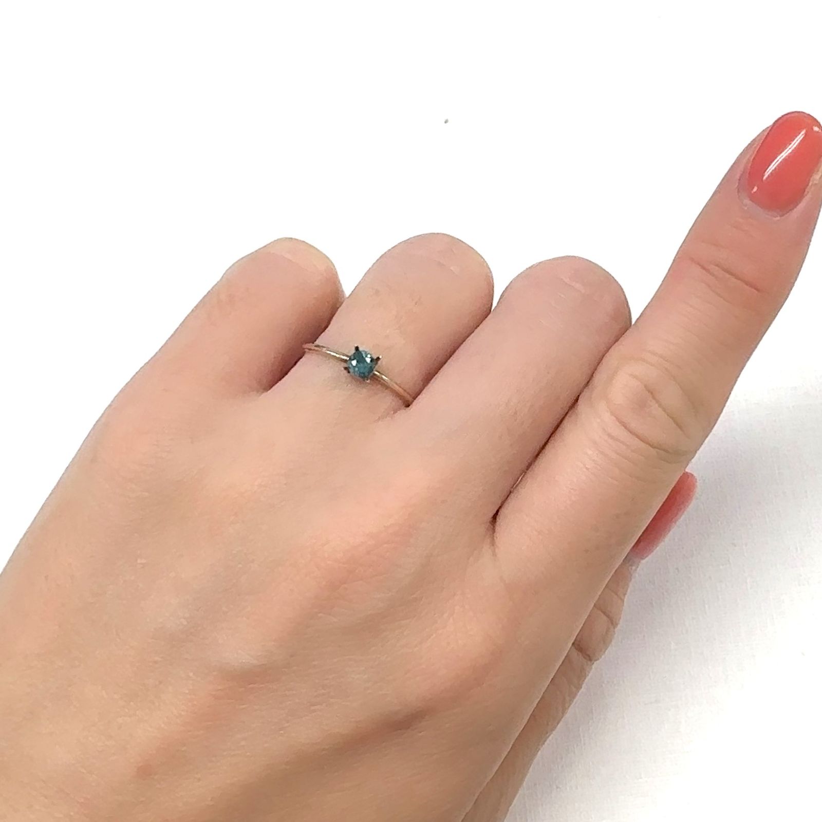 アウイナイト フルオレッセンス アフガニスタン産 0.17ct[240929043]4.2x3.6mm前後