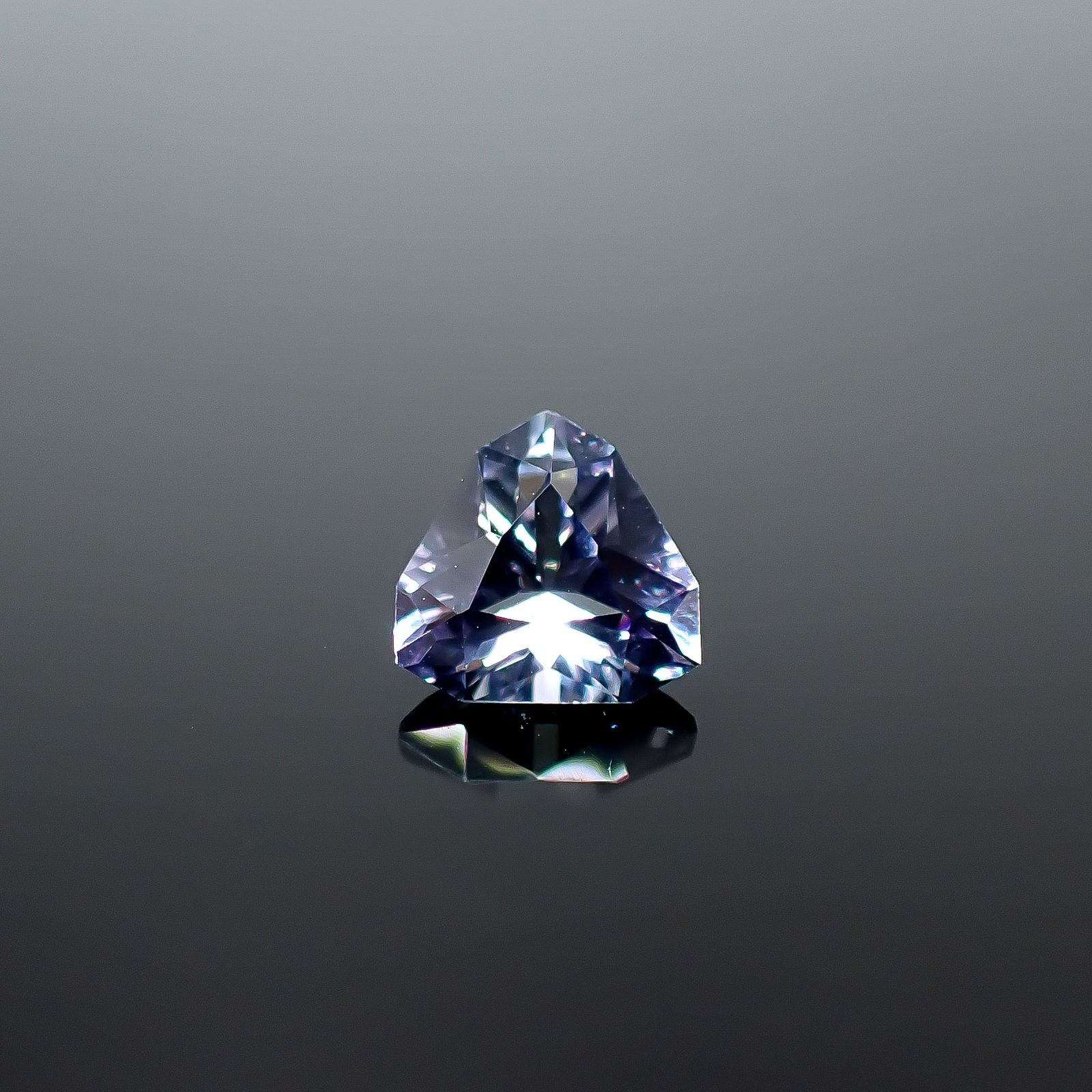 ◇カスタムカット◇タンザナイト 非加熱 タンザニア産 0.80ct / 6.1x6.2mm前後 [251031215]