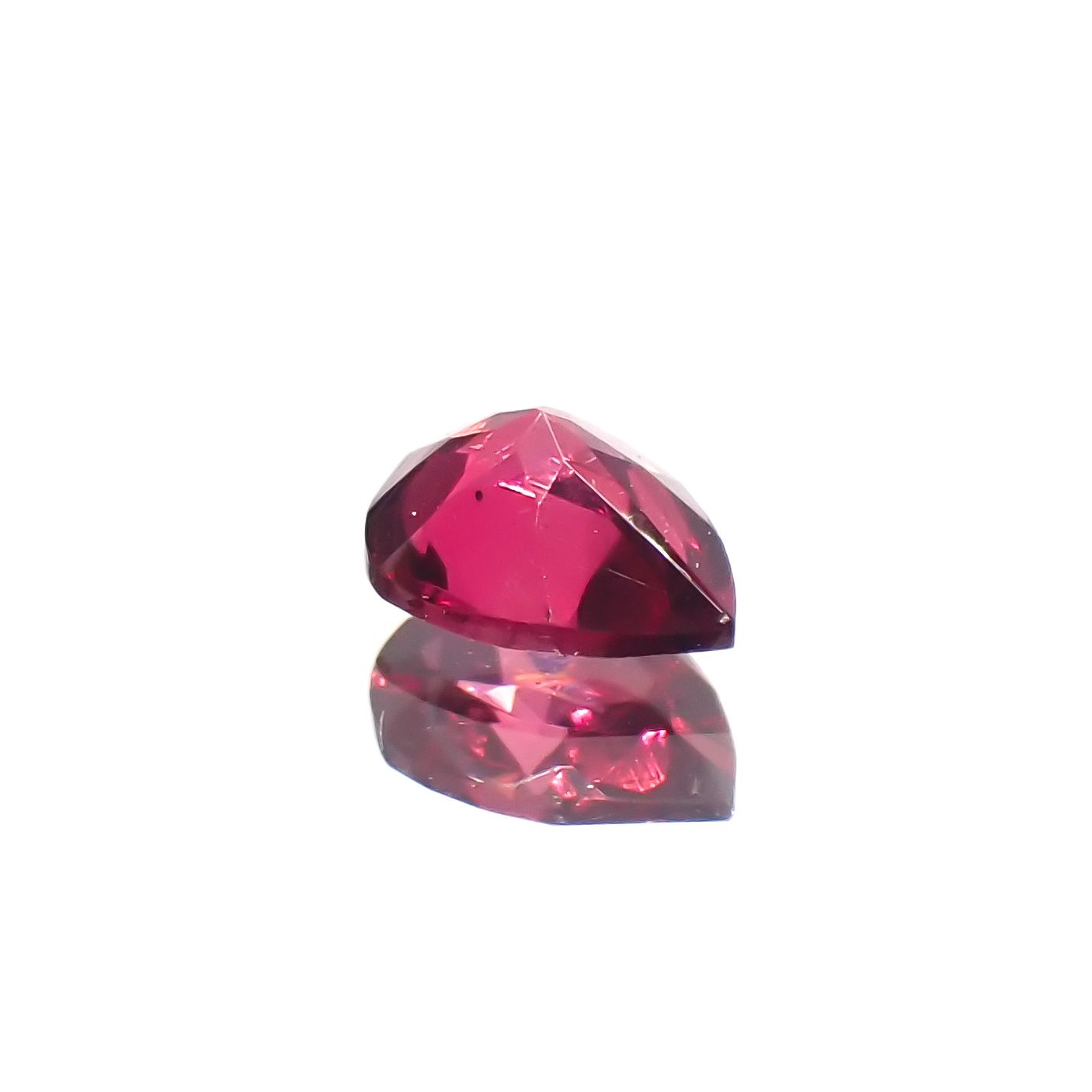 レッドスピネル(宝石名スピネル)タンザニア産 0.16ct 識別済[230522108]4.1x3.1mm前後